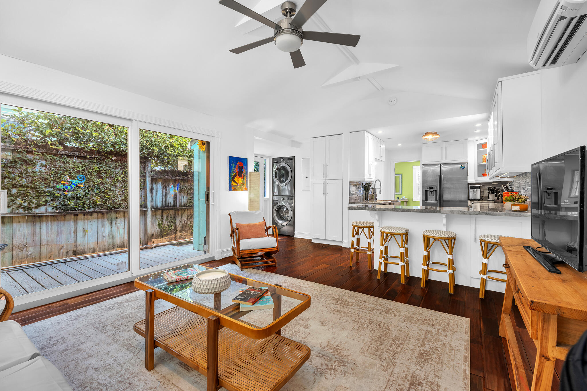 1105 Olivia Street Property Photo 6