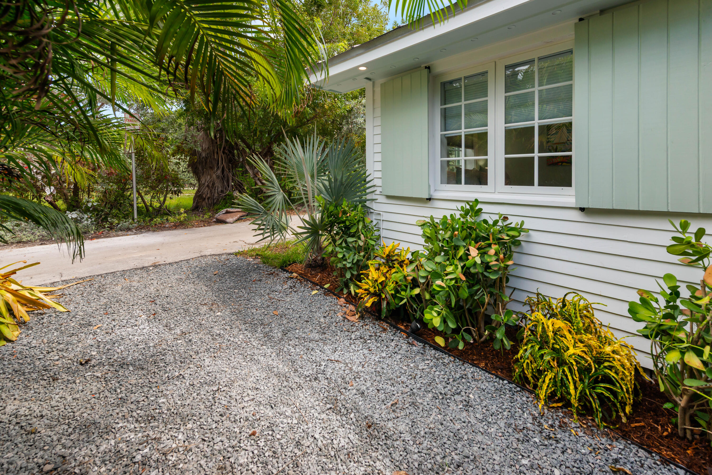 812 Carsten Lane Property Photo 4