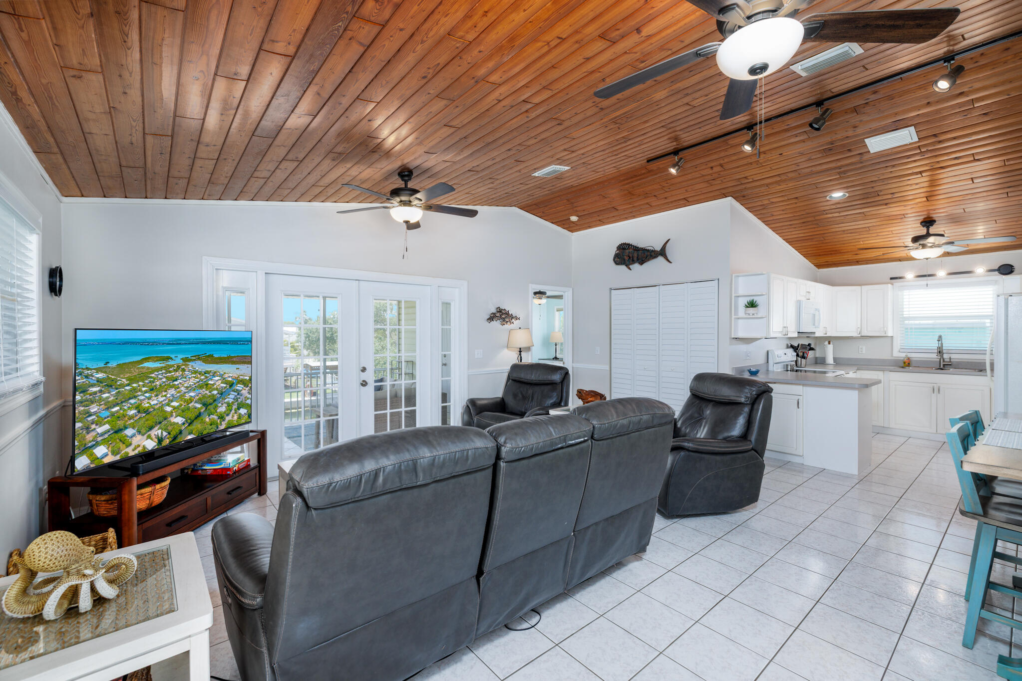 29038 Violet Drive Property Photo 3