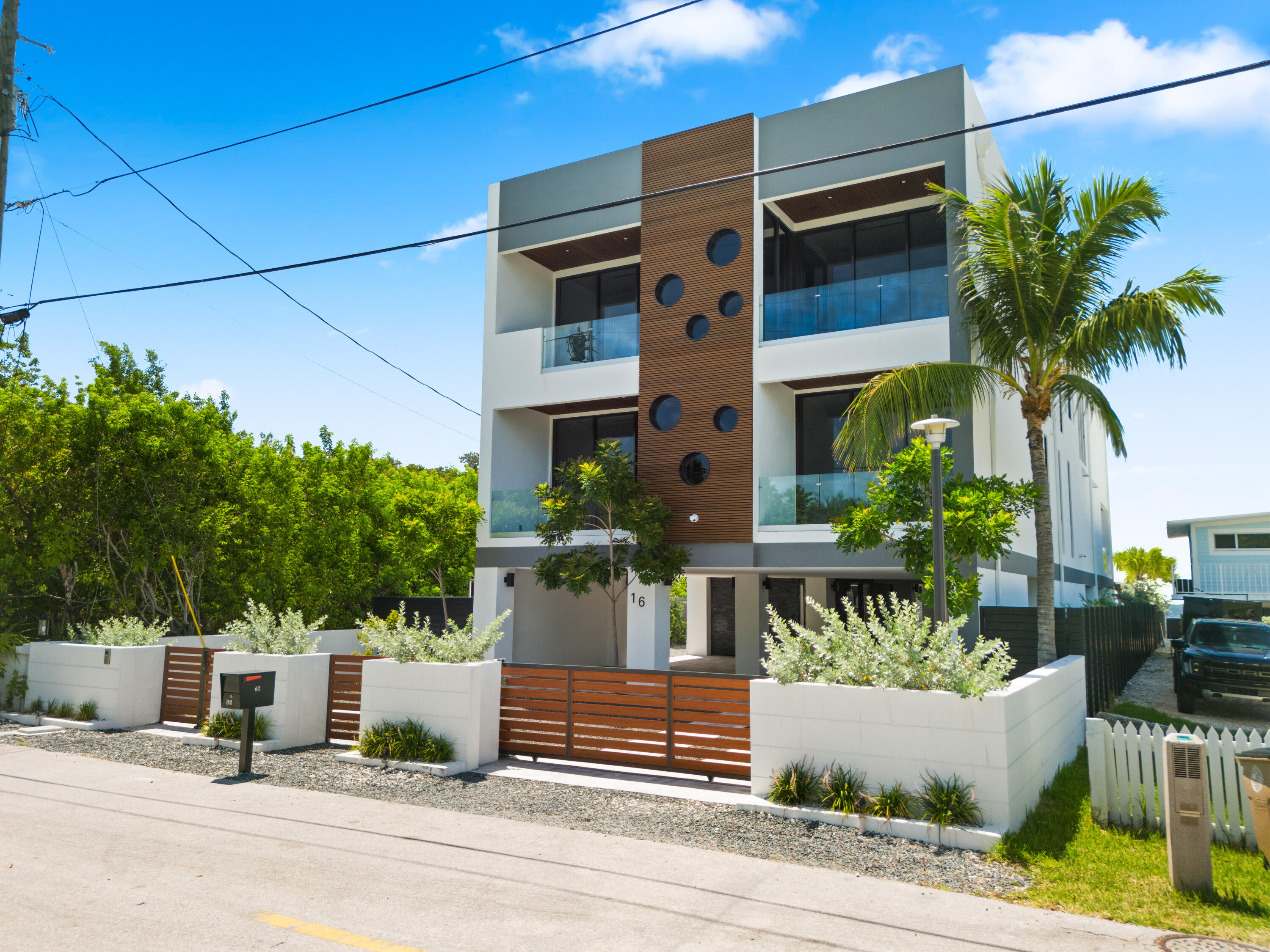 16 Seaside Avenue Property Photo 11