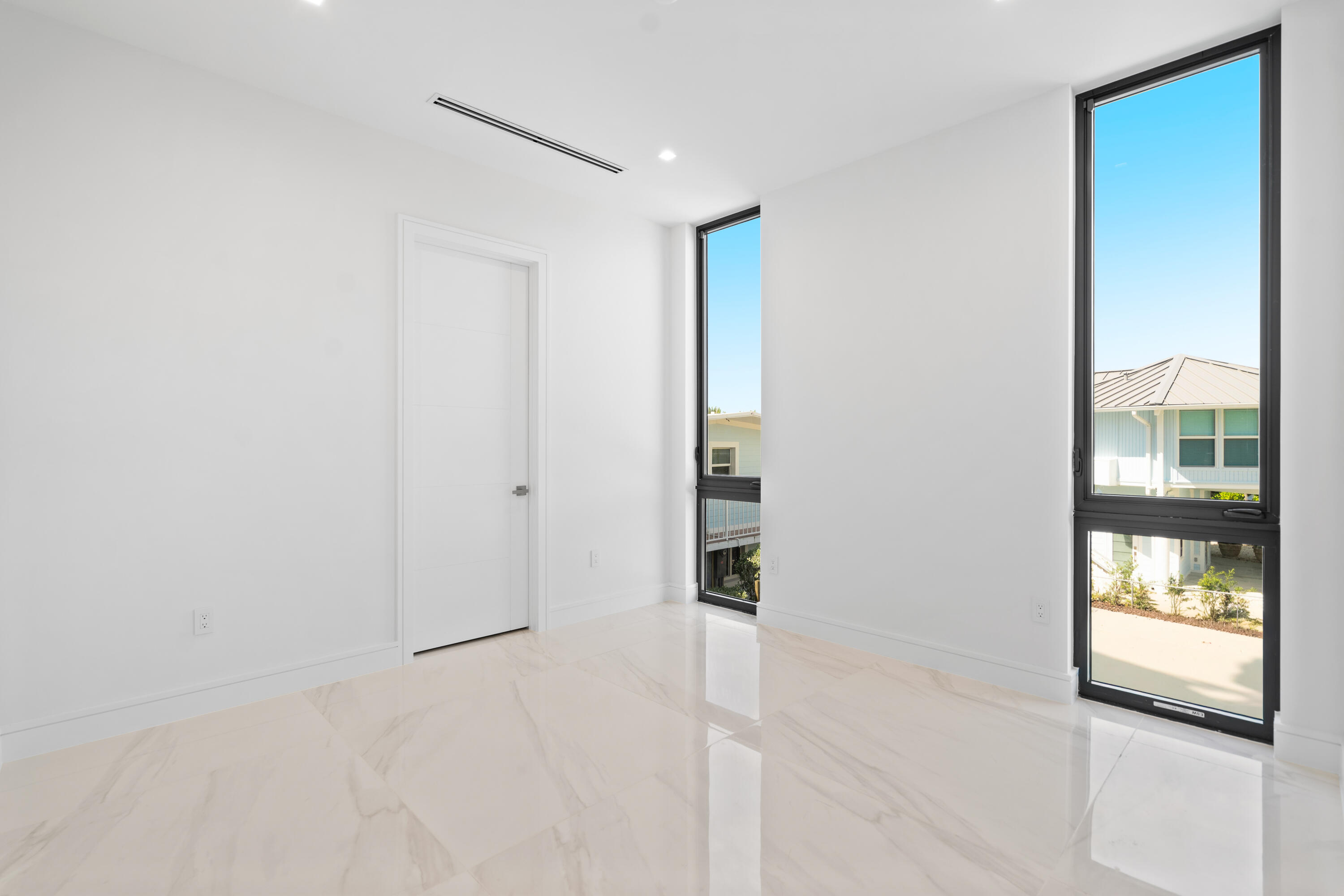 16 Seaside Avenue Property Photo 57