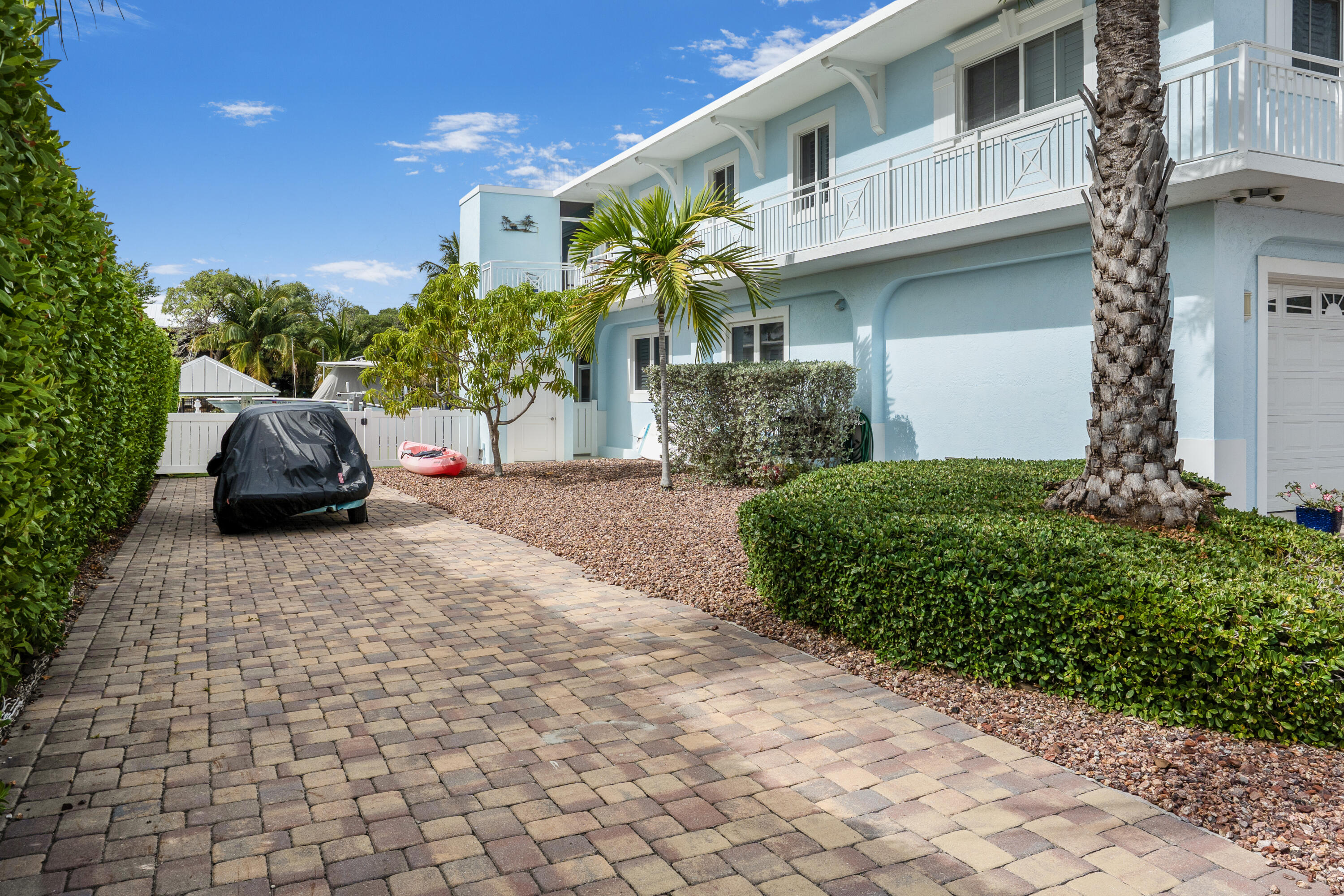 148 Giardino Drive Property Photo 3