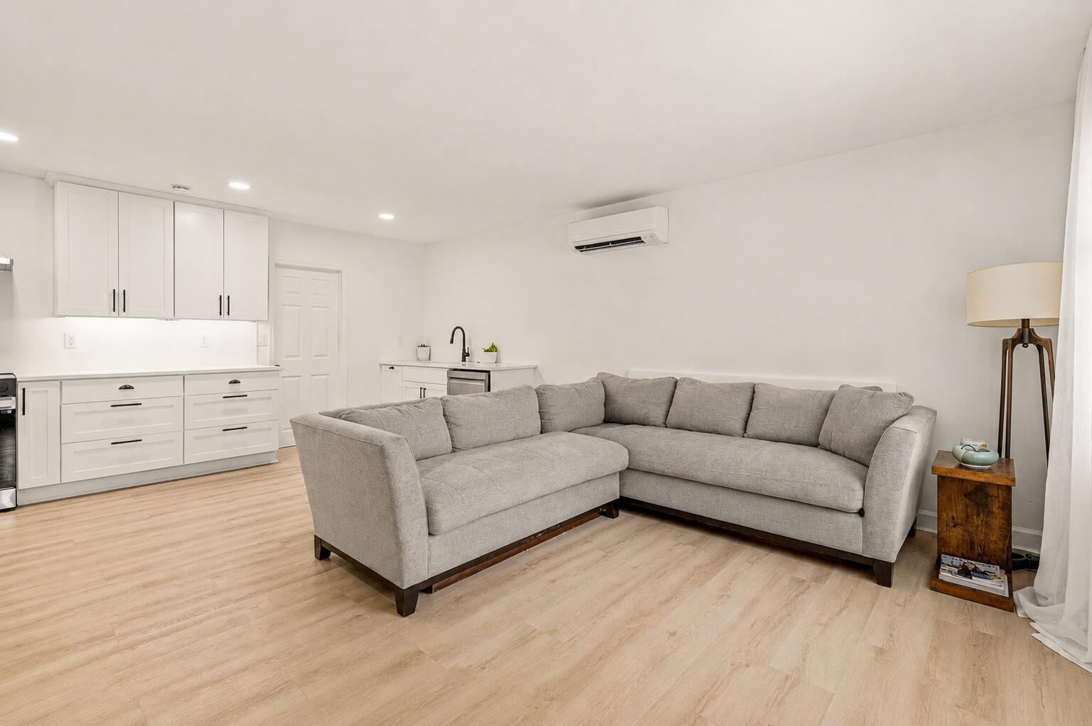 1300 Ashby Street Property Photo 9