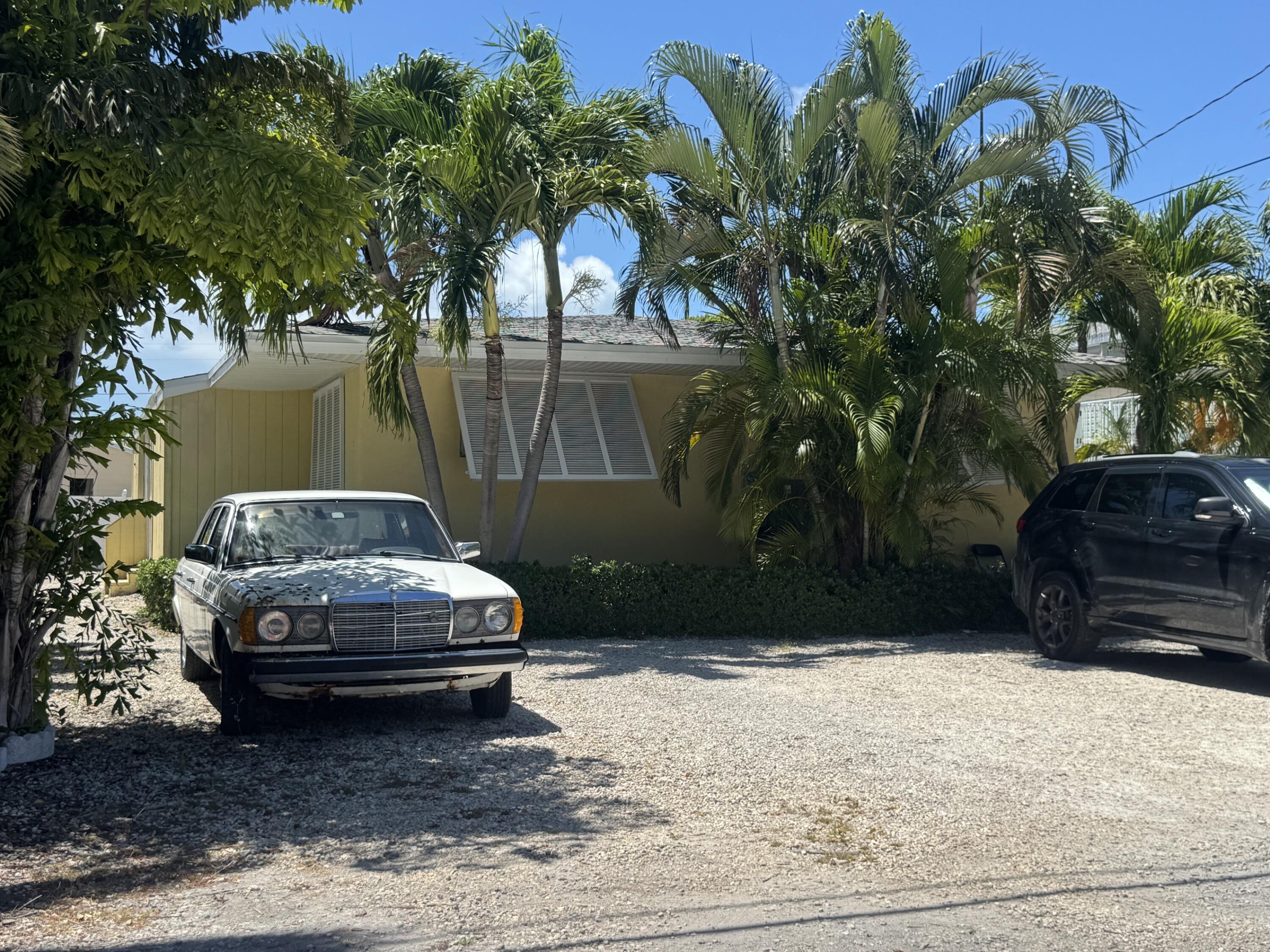 285 A 66th Street A & B Property Photo 3
