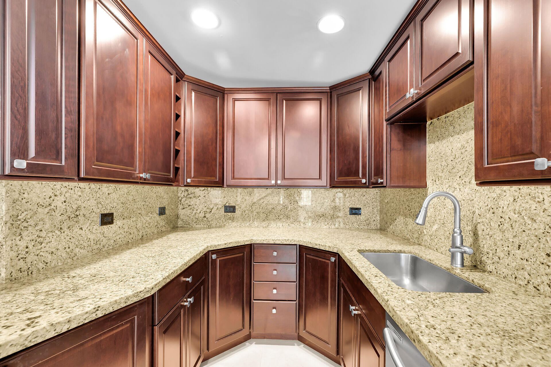 8055 Tuna Drive Property Photo 9