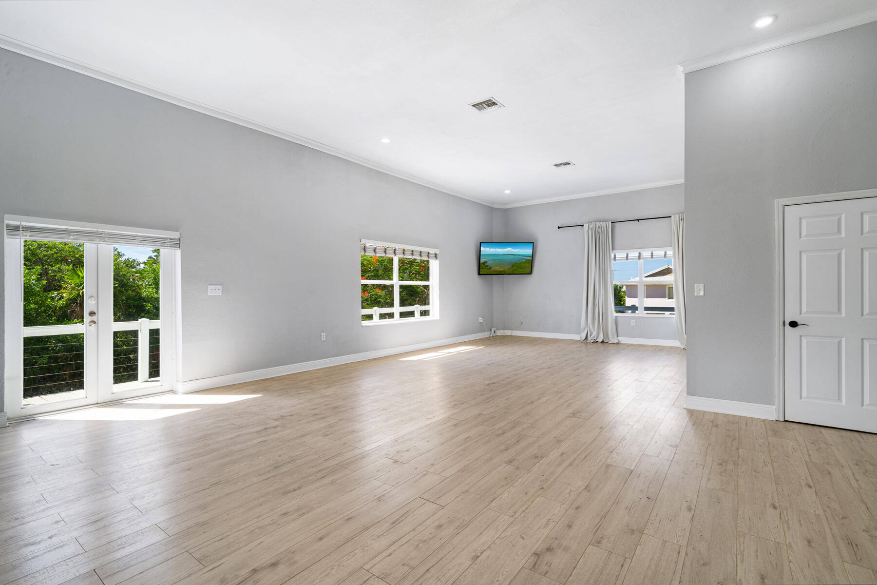 235 Tropical Avenue Property Photo 8