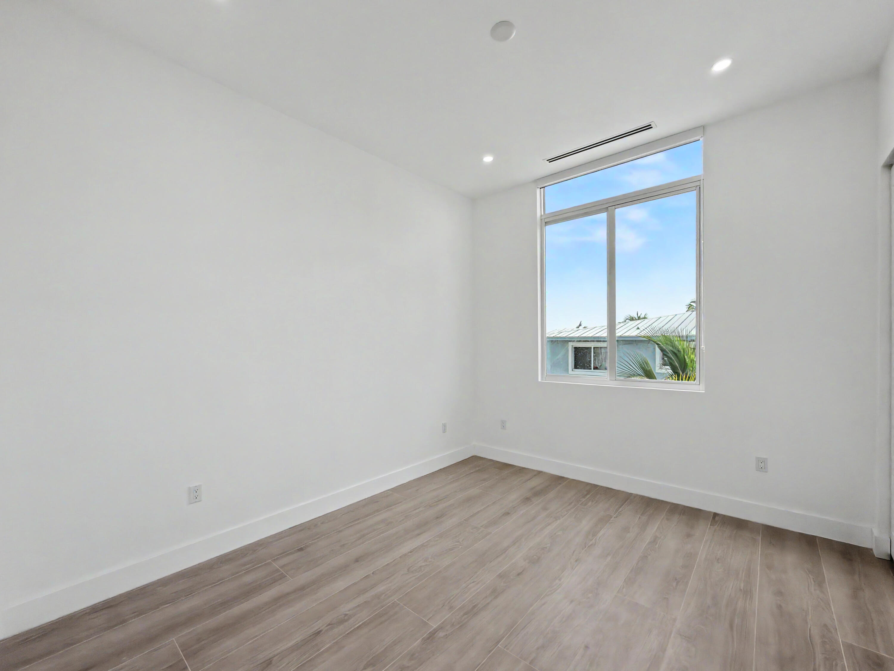 131 Snapper Creek Drive Property Photo 28