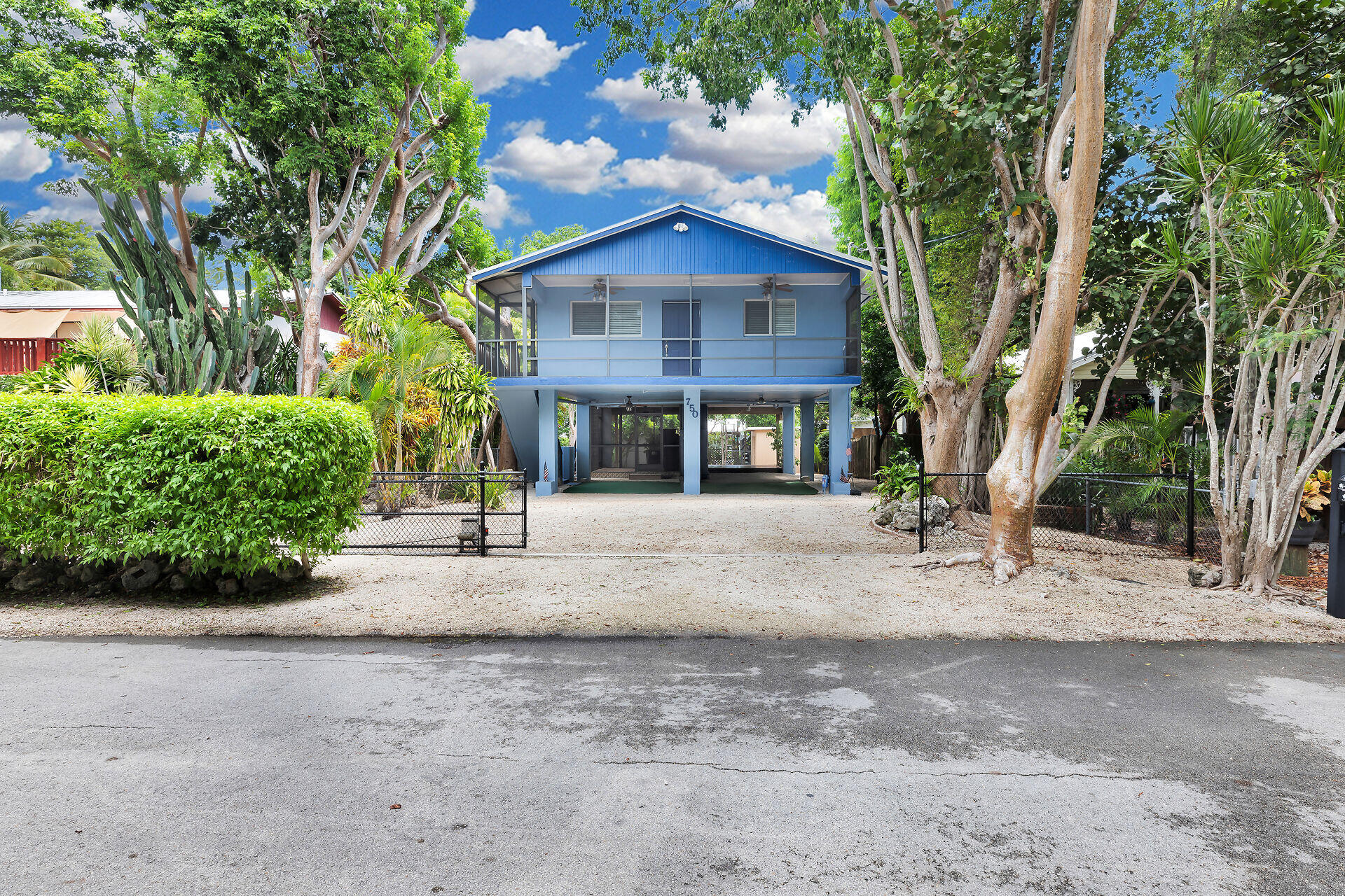 750 Madrid Road Property Photo 3