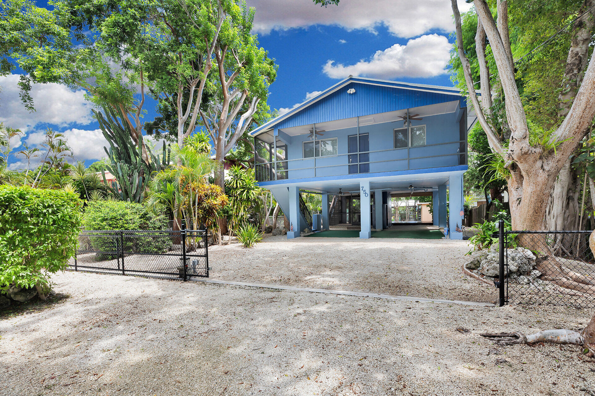 750 Madrid Road Property Photo 4