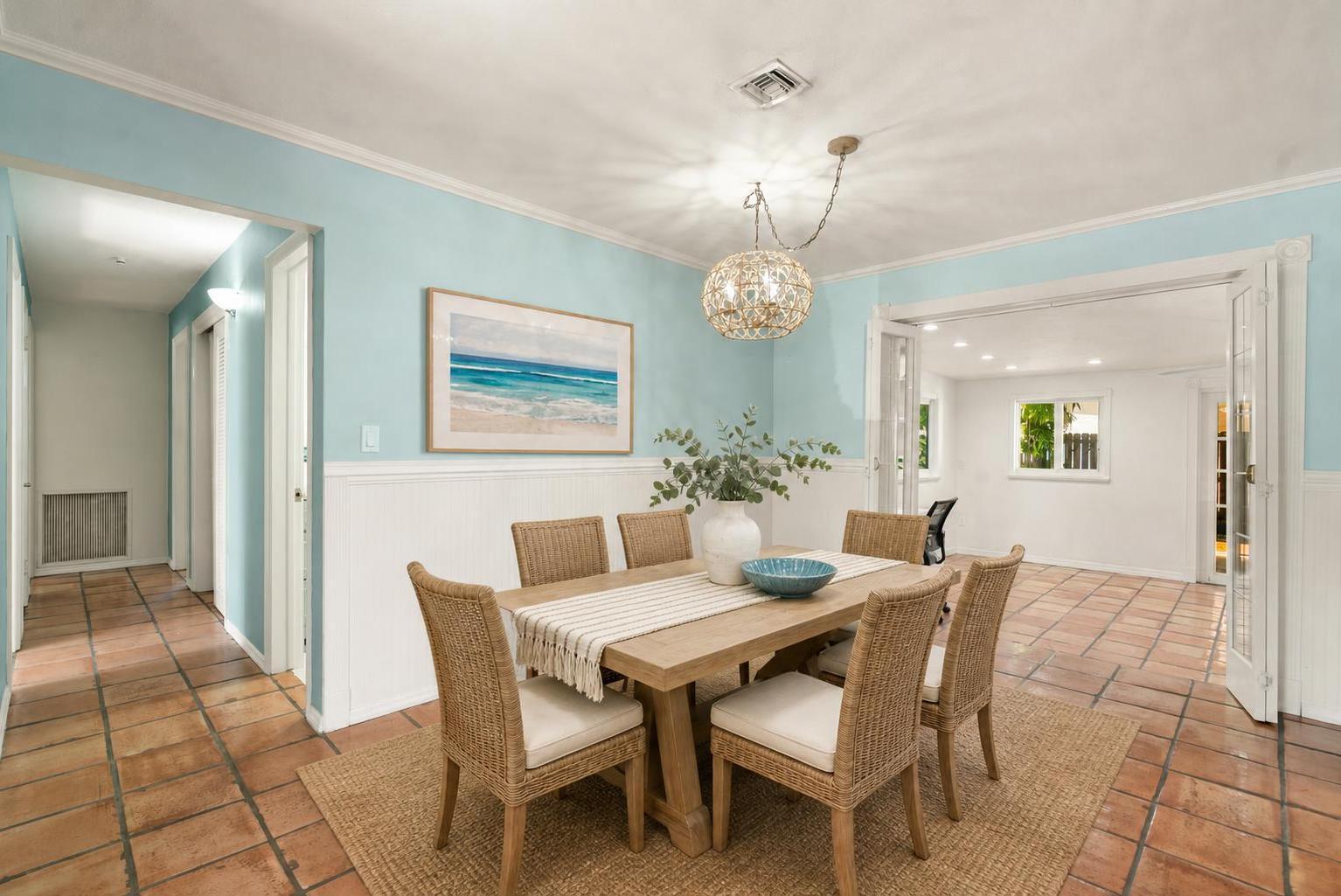 160 Ridge Street Property Photo 4
