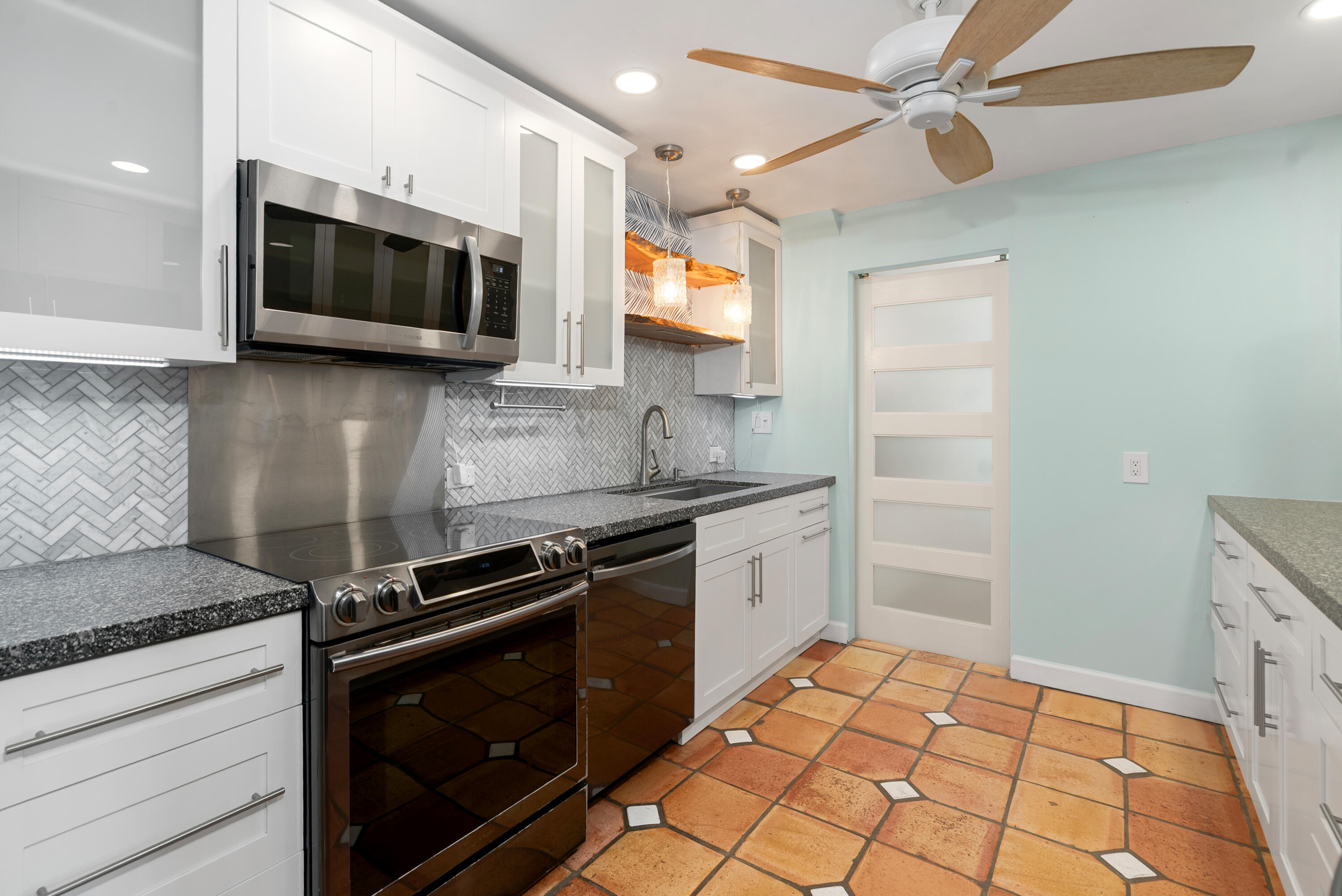 160 Ridge Street Property Photo 5