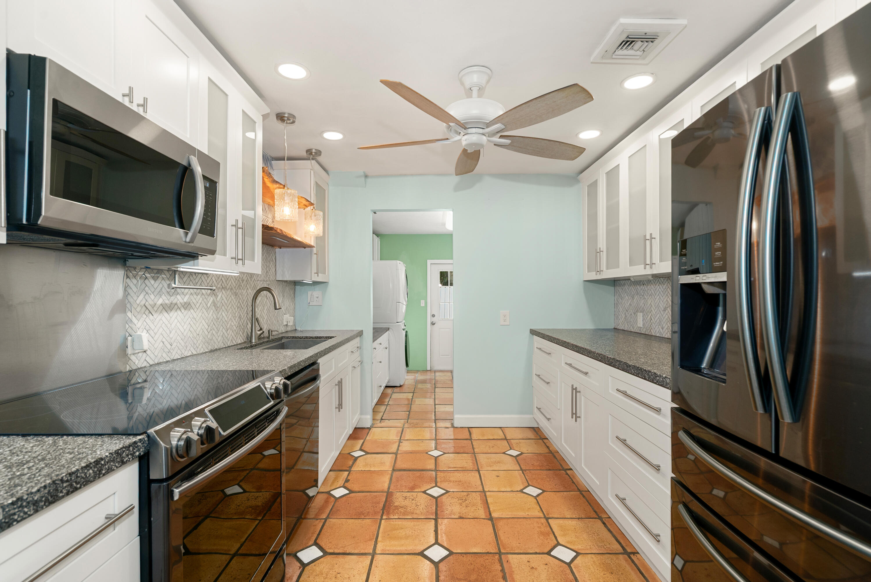160 Ridge Street Property Photo 6