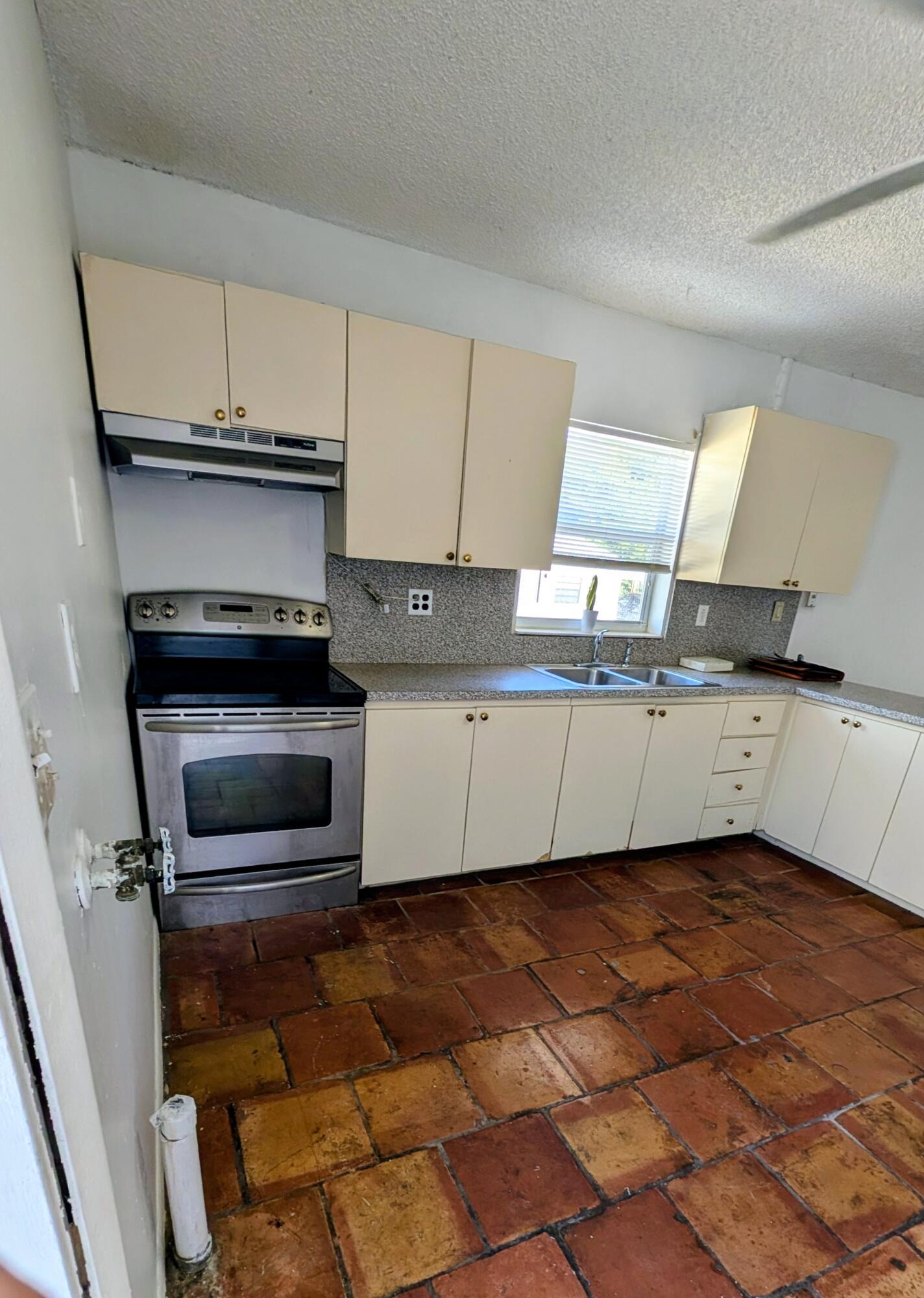 10 Silver Springs Drive Property Photo 6
