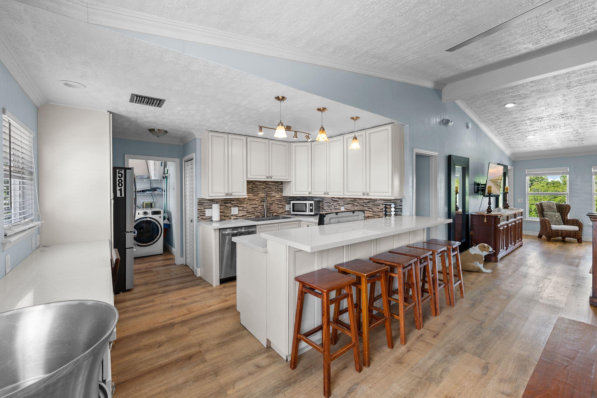581 12th Street Property Photo 2