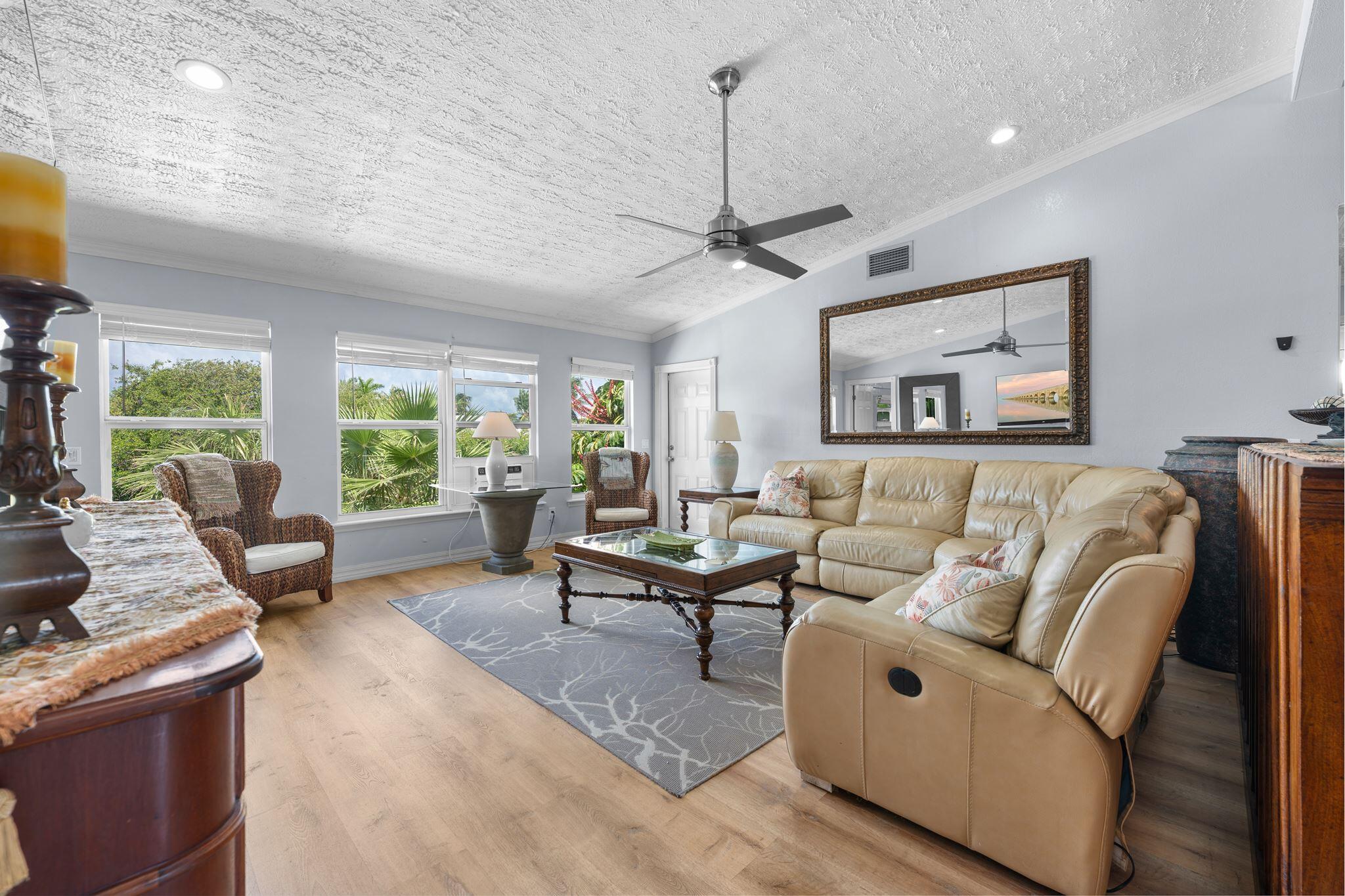 581 12th Street Property Photo 10