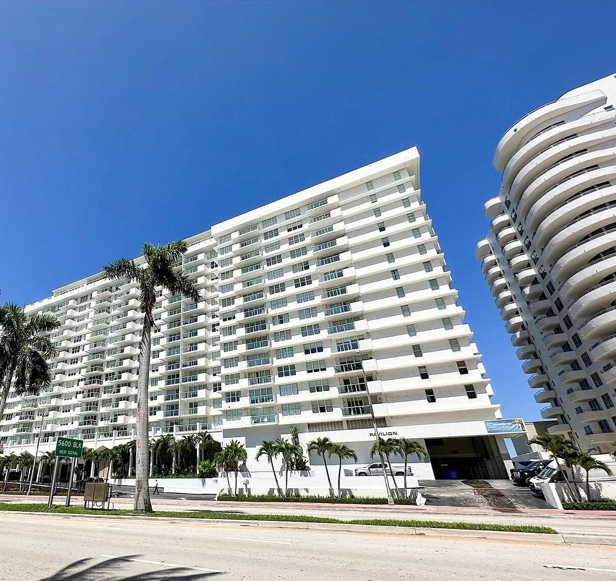 5601 Collins Avenue Apt 808 Property Photo 1