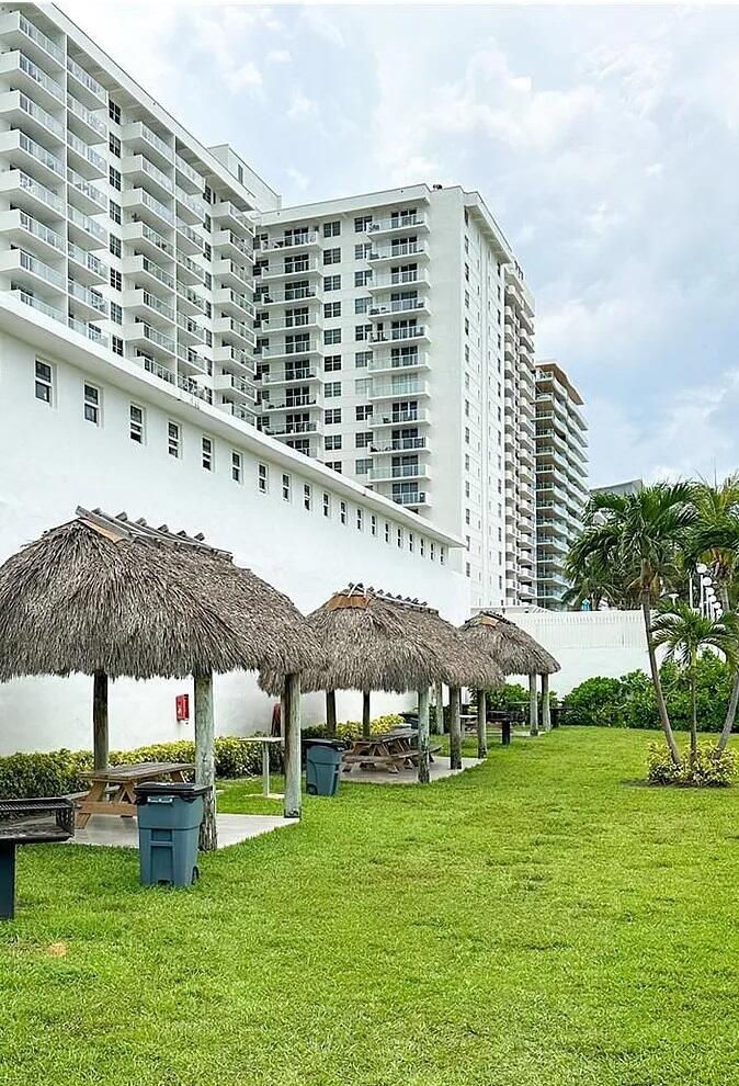 5601 Collins Avenue Apt 808 Property Photo 3
