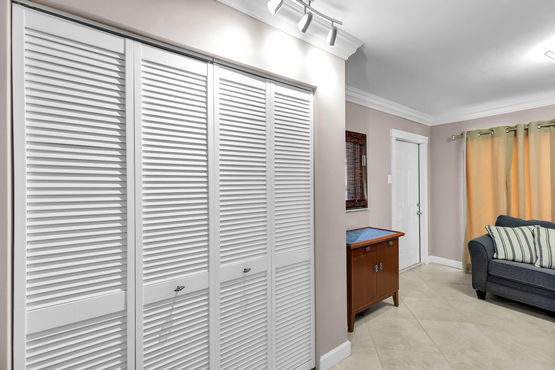 114 N Coconut Palm Boulevard Property Photo 33