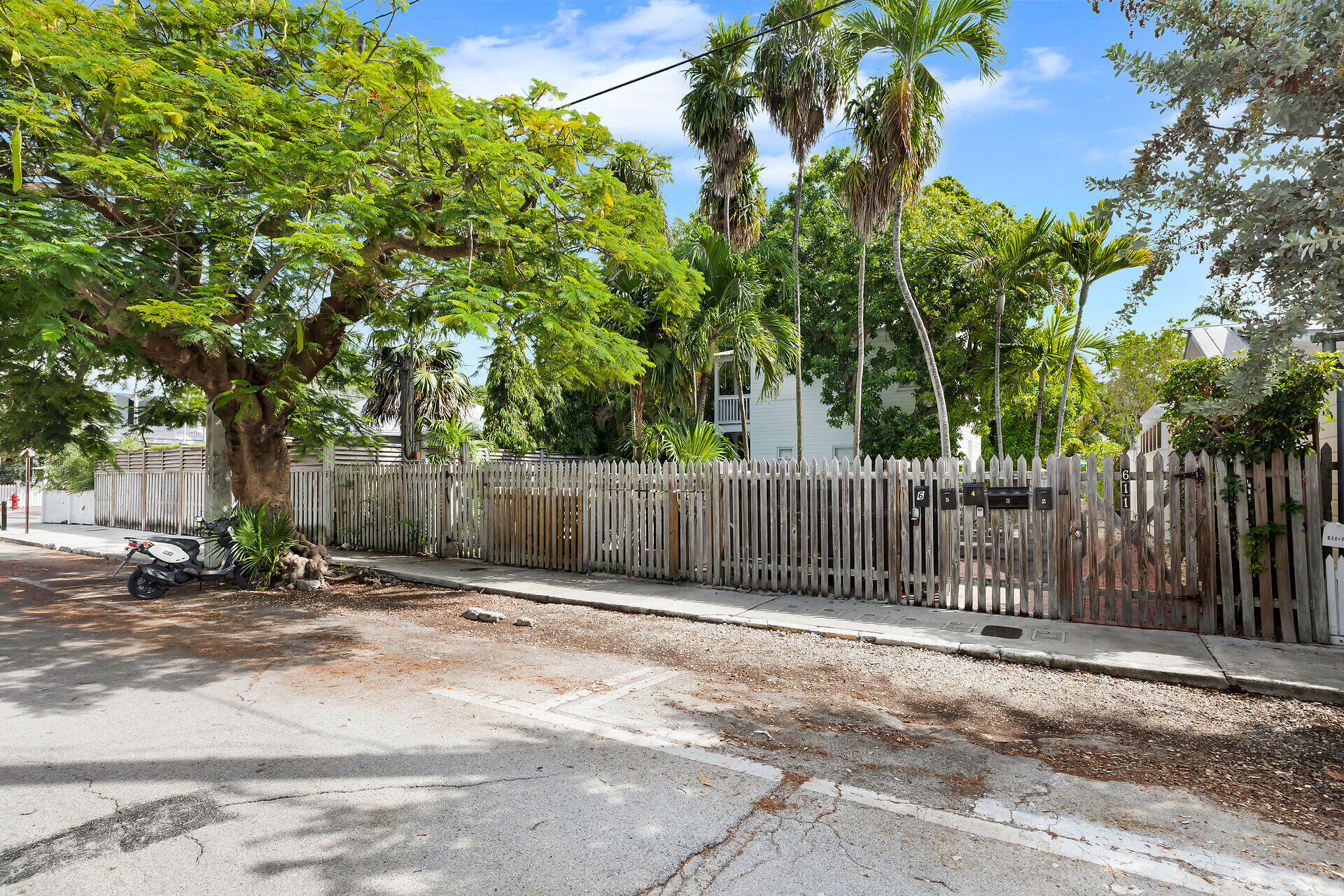 611 Grinnell Street 6 Property Photo 1