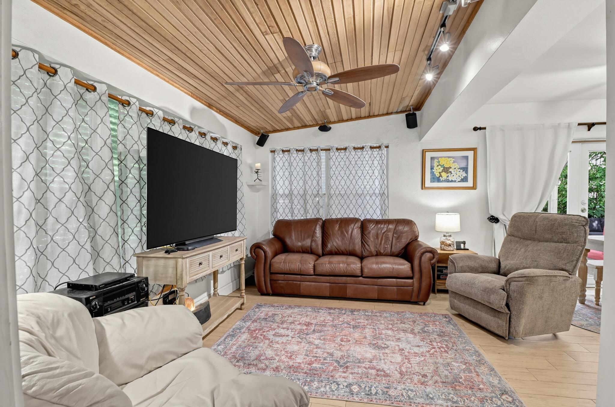 2240 Harbor Drive Property Photo 2