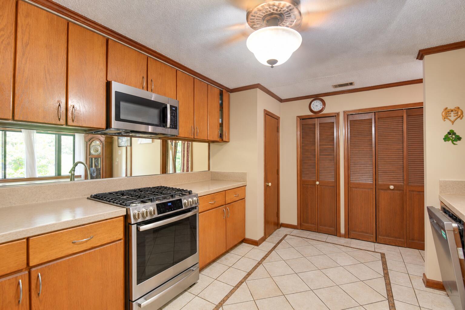 545 Ixora Drive Property Photo 5