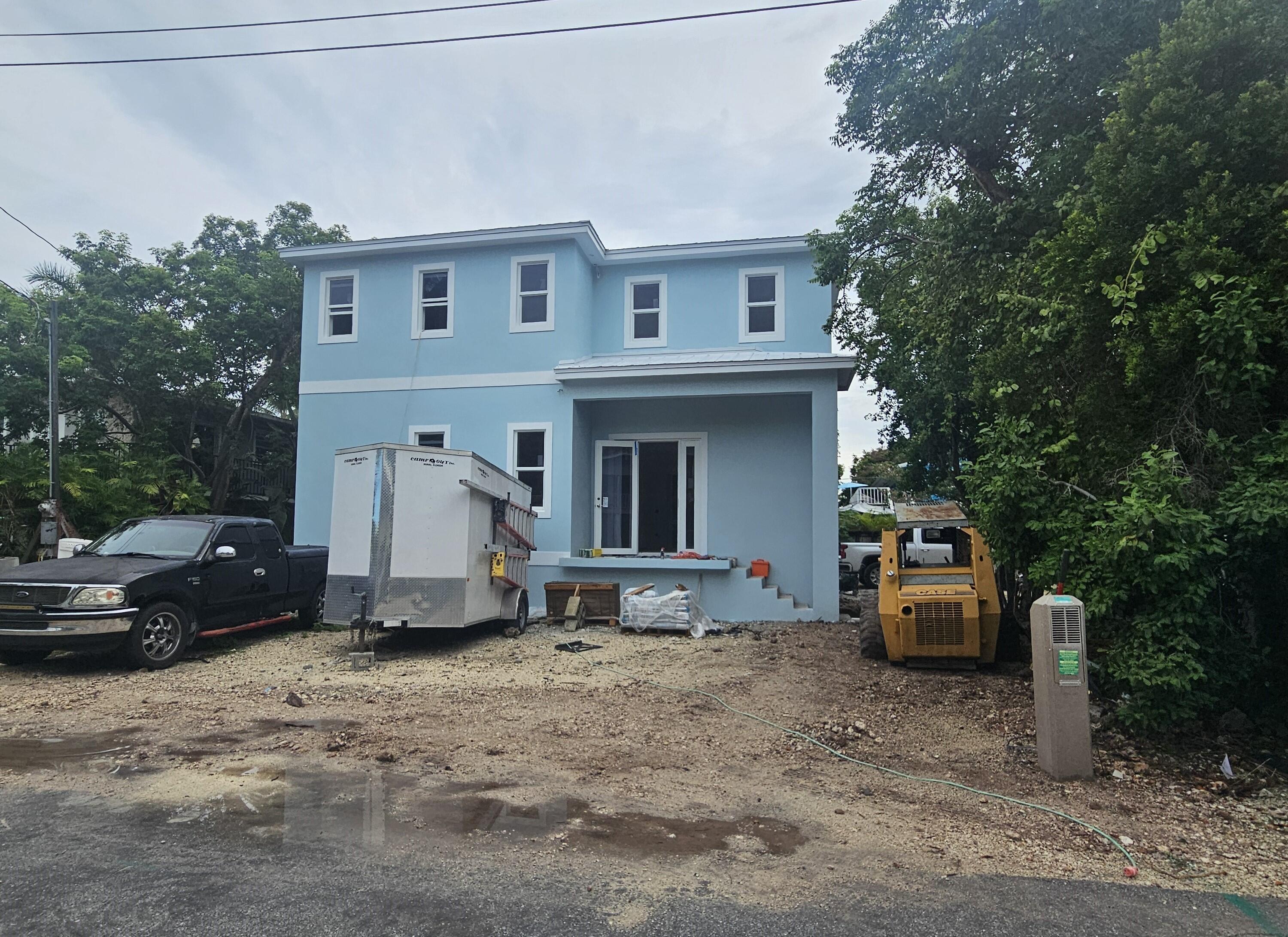 405 Coconut Drive Property Photo 2