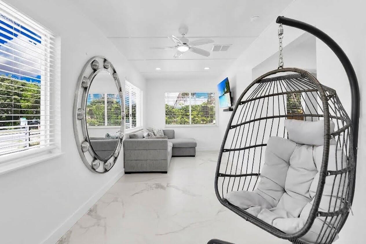 20 Palm Drive Property Photo 4