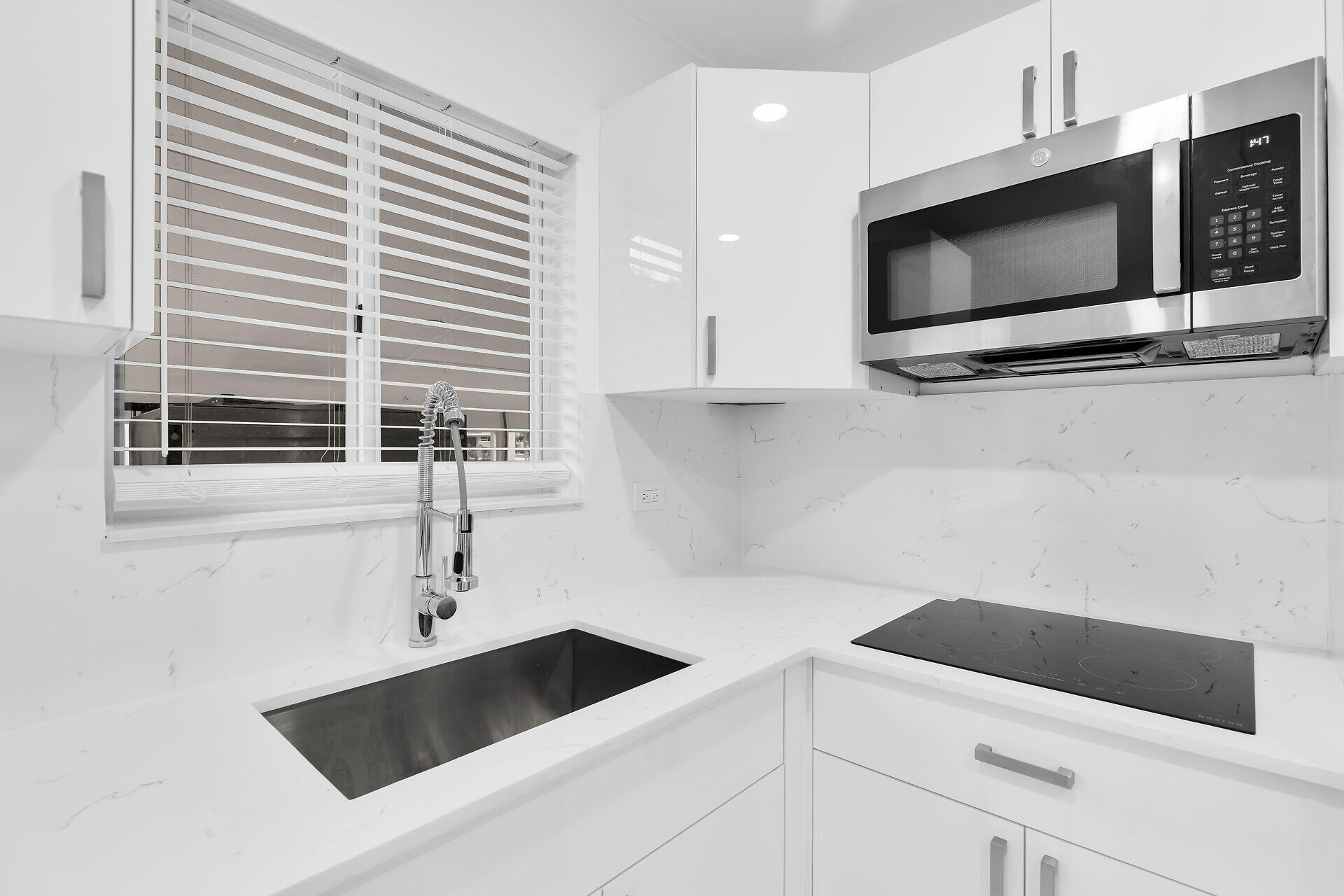 20 Palm Drive Property Photo 10