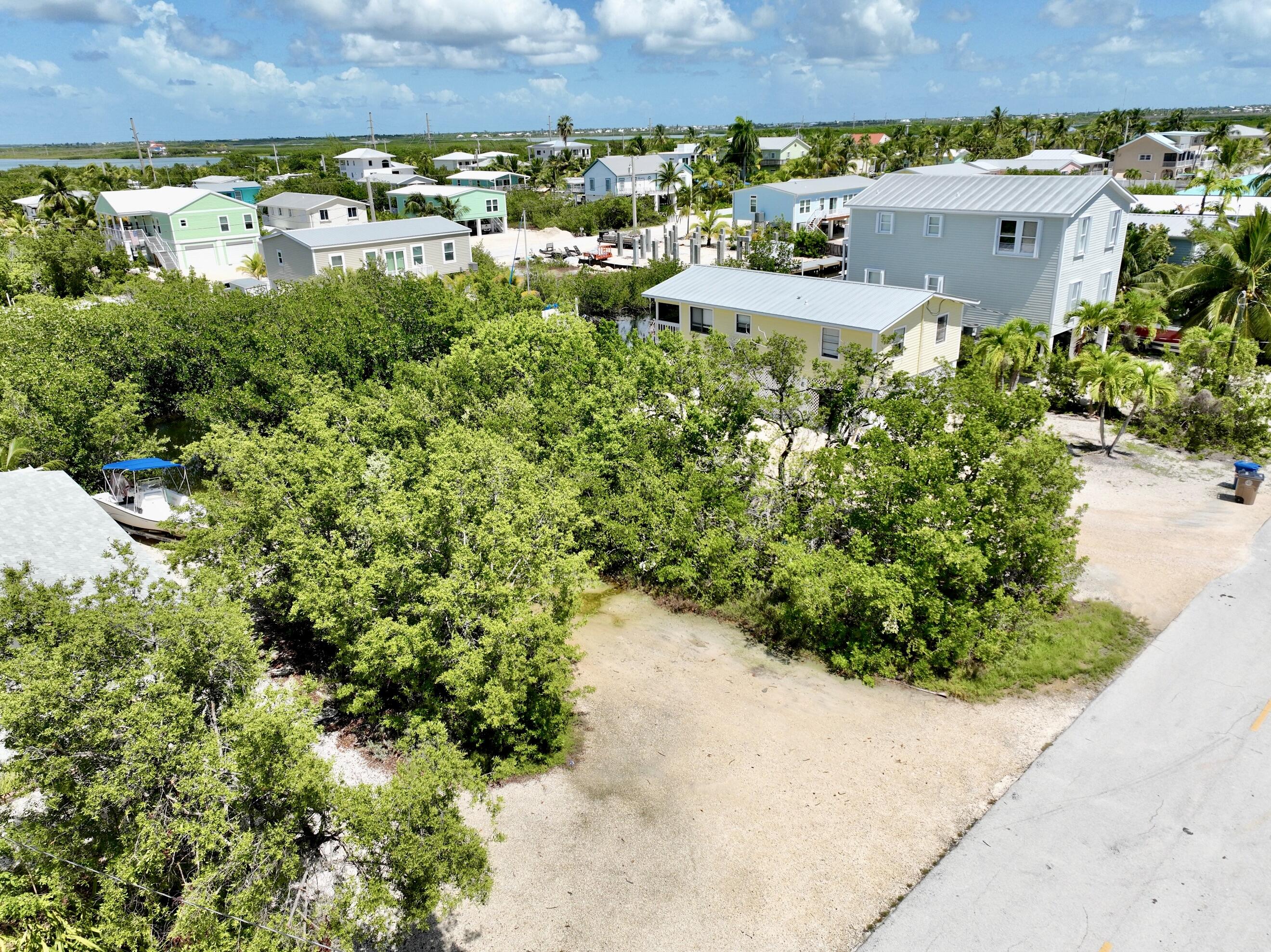 27347 Martinique Lane Property Photo 4