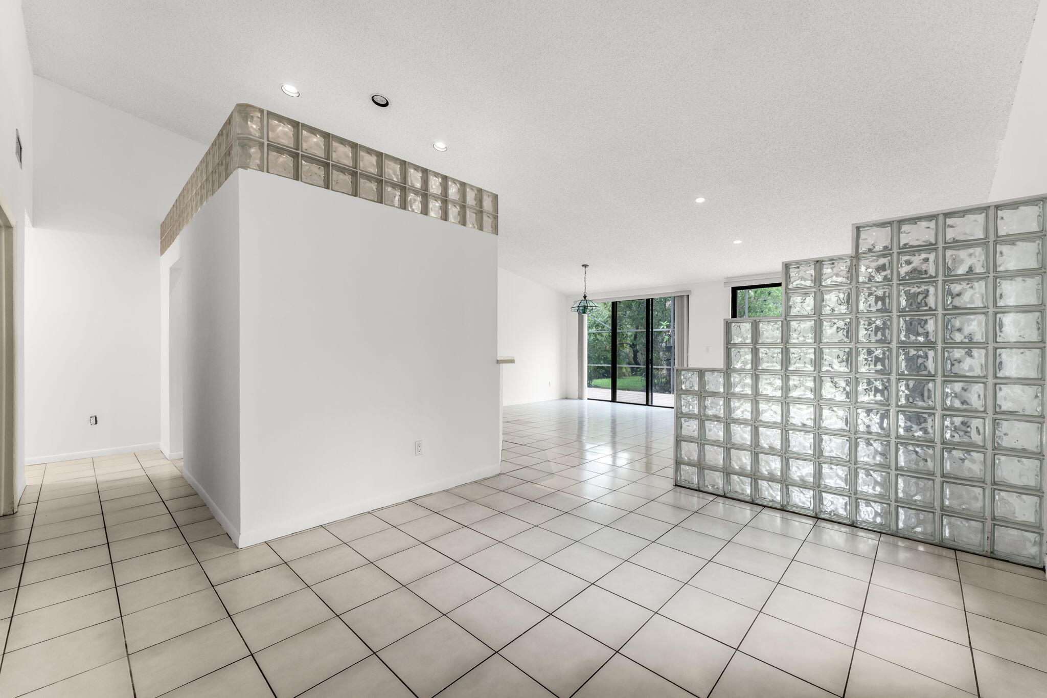 3807 Alcantara Avenue Unit A-77 Property Photo 2