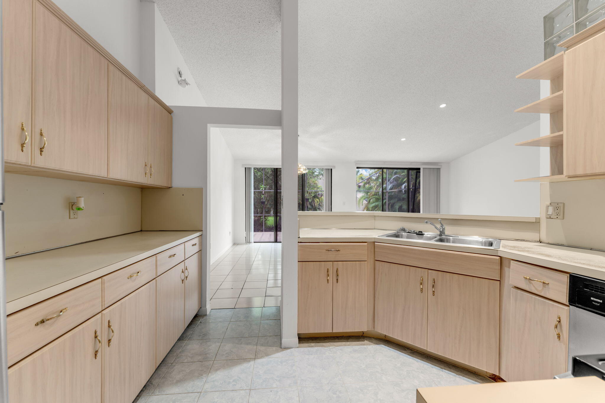 3807 Alcantara Avenue Unit A-77 Property Photo 9