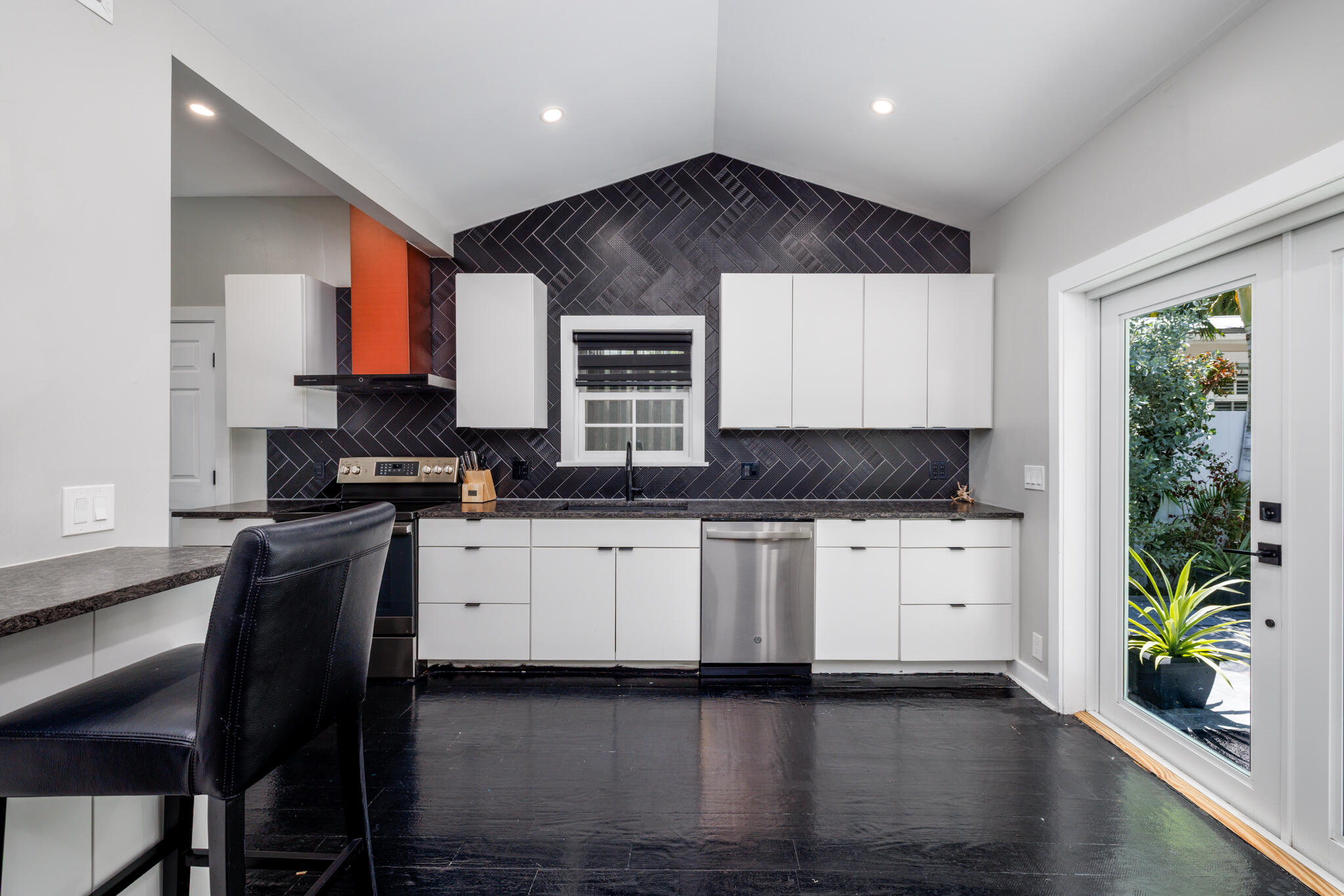 1216 Packer Street Property Photo 8