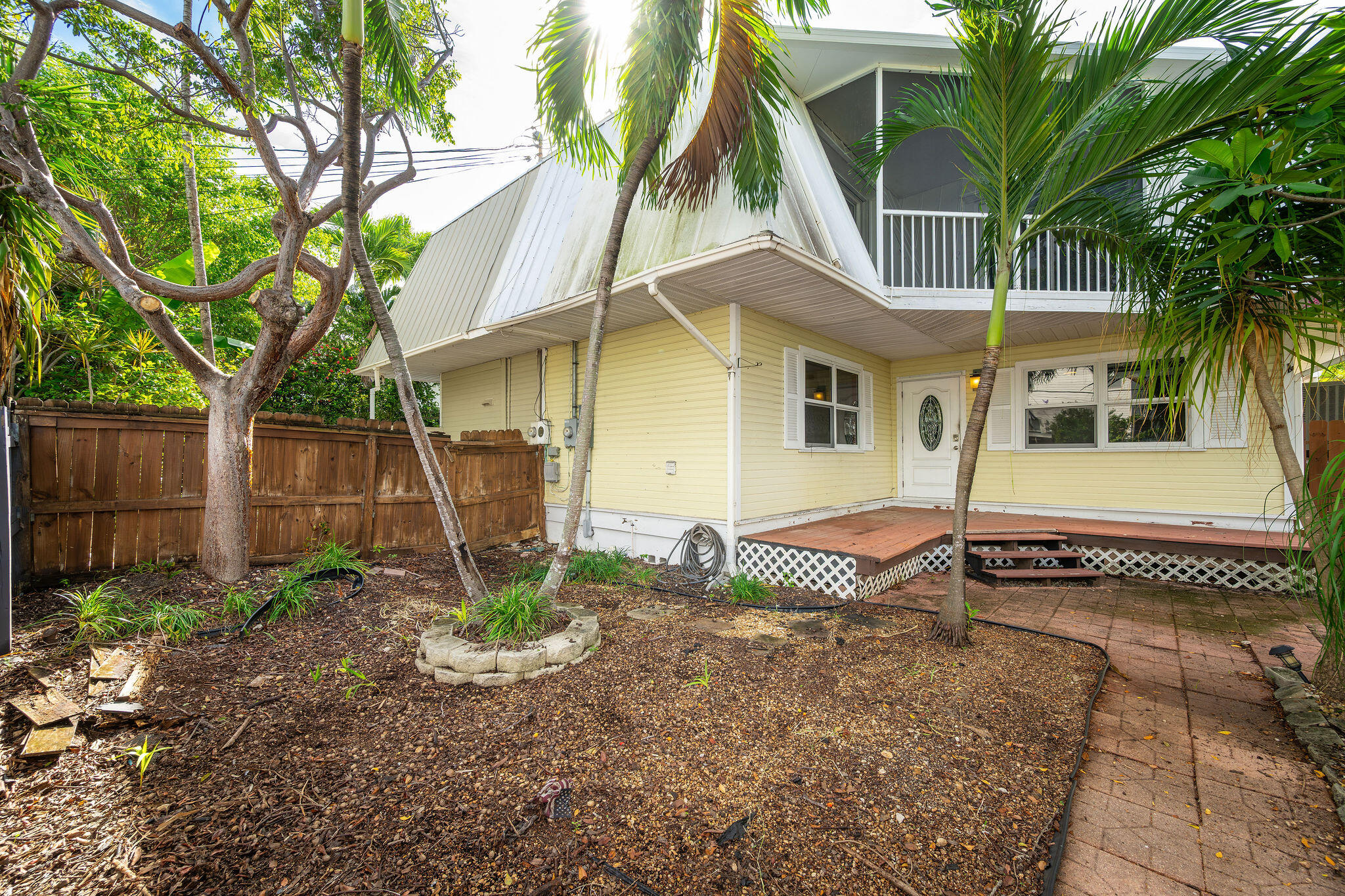 3316 Harriet Avenue Property Photo 2