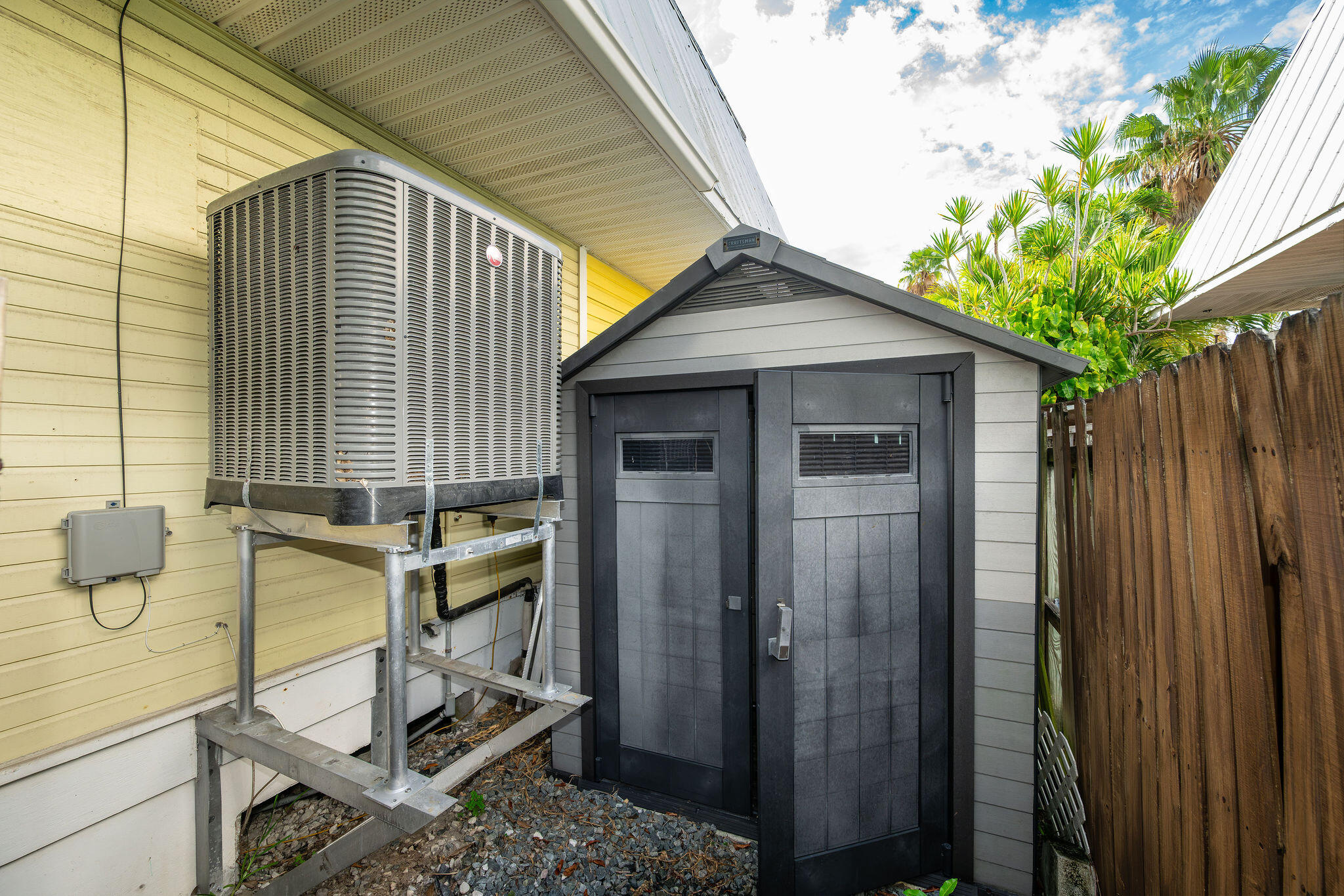 3316 Harriet Avenue Property Photo 5
