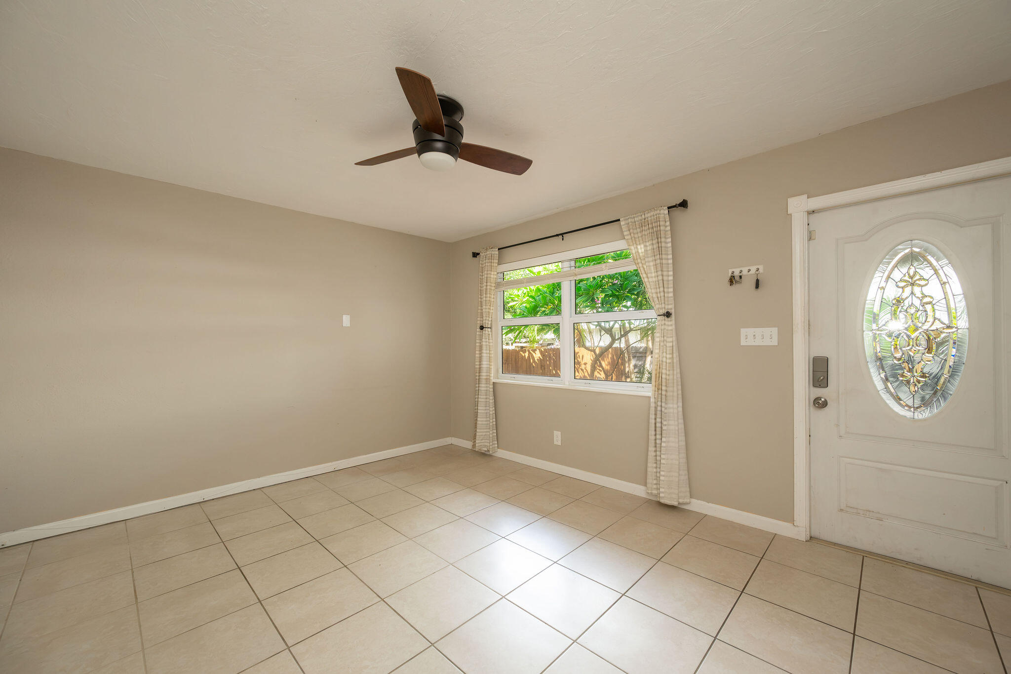 3316 Harriet Avenue Property Photo 6