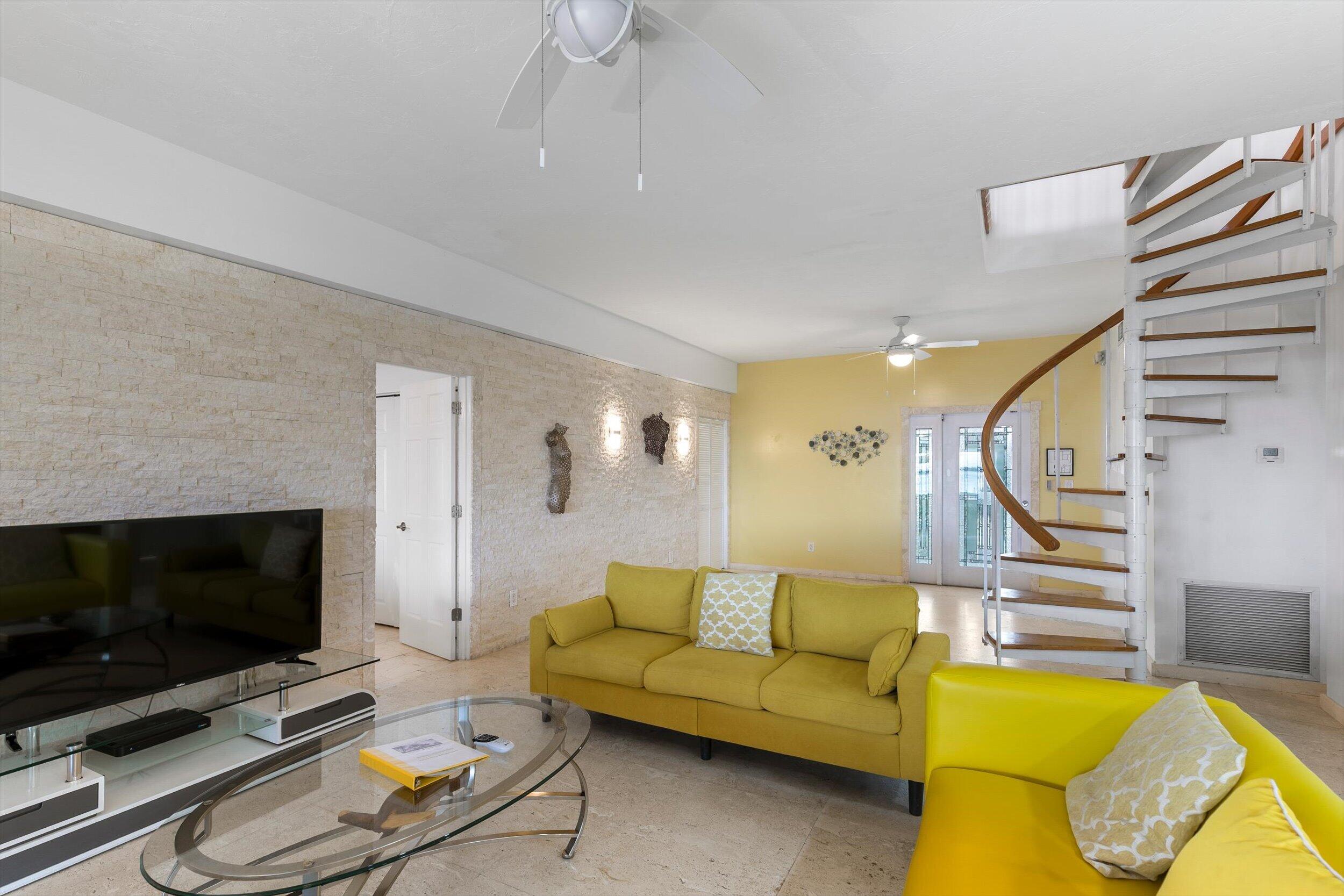 481 E Shore Drive Property Photo 9