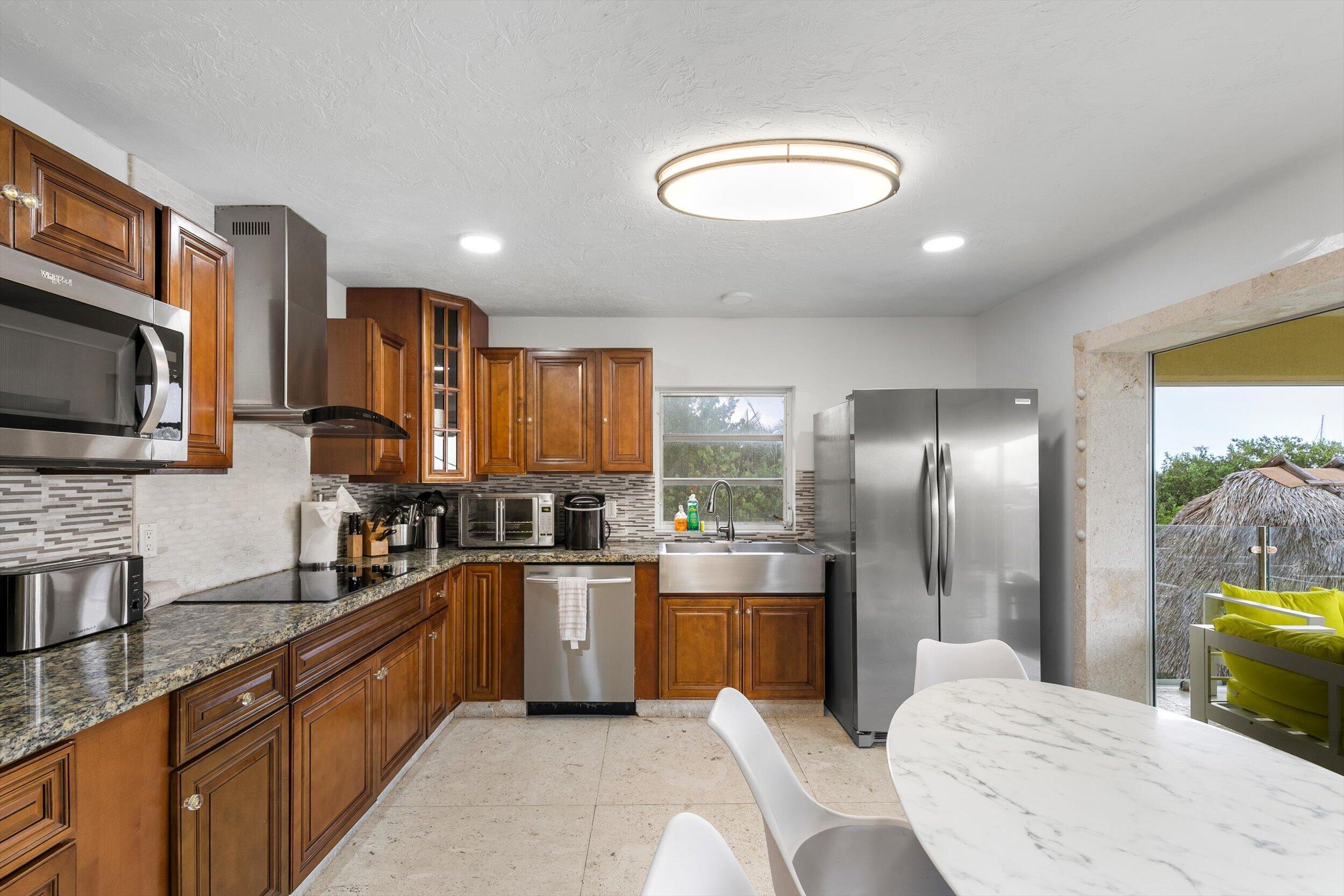 481 E Shore Drive Property Photo 11
