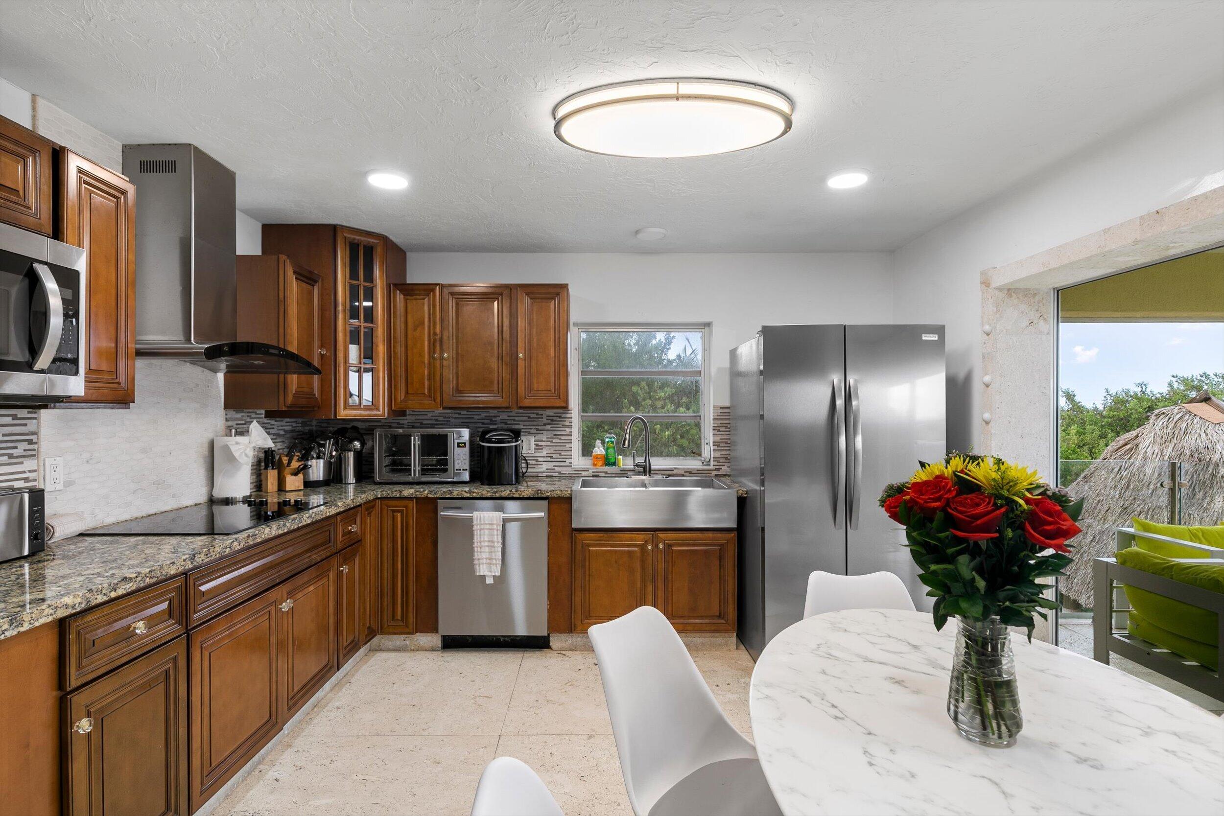 481 E Shore Drive Property Photo 15