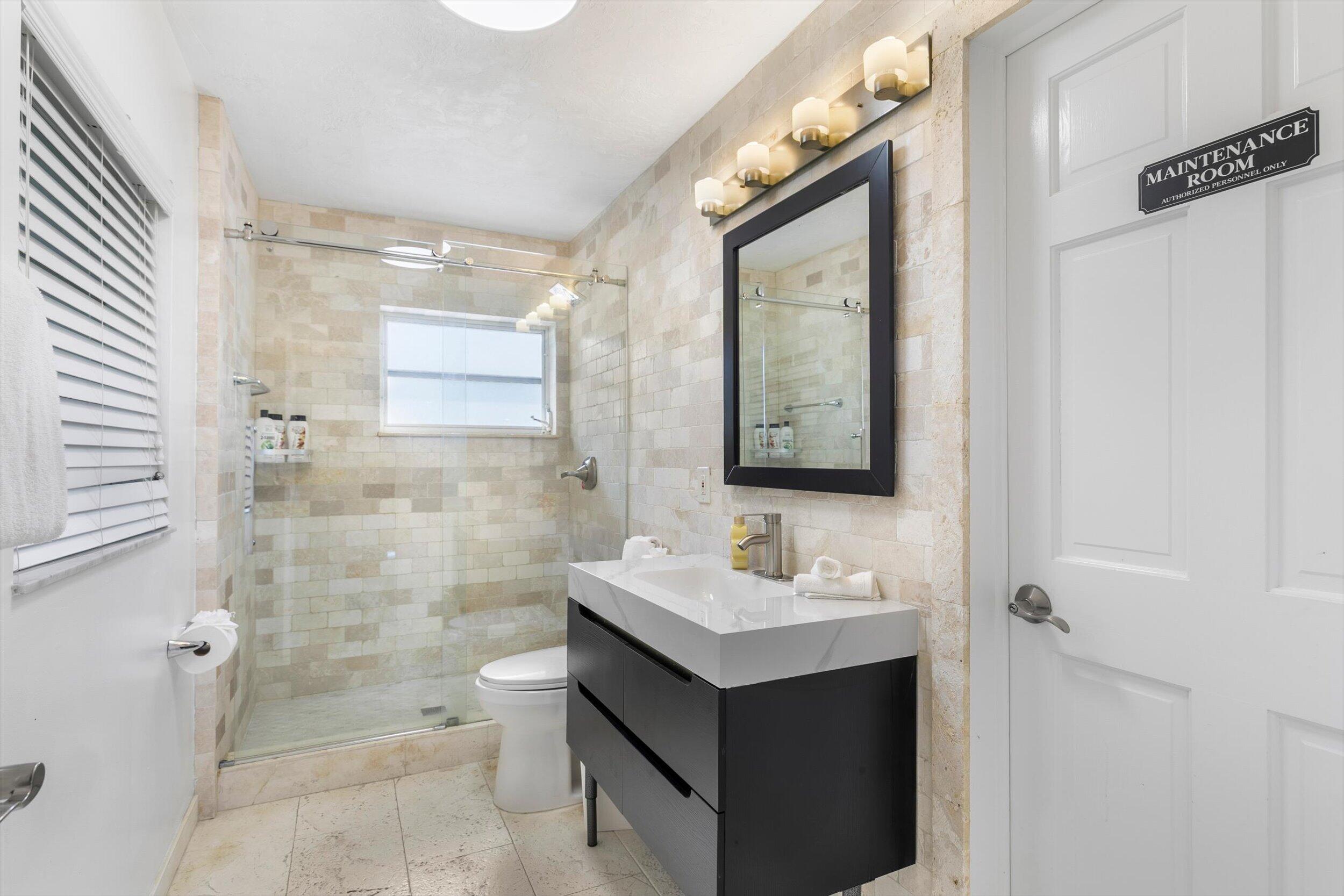 481 E Shore Drive Property Photo 22