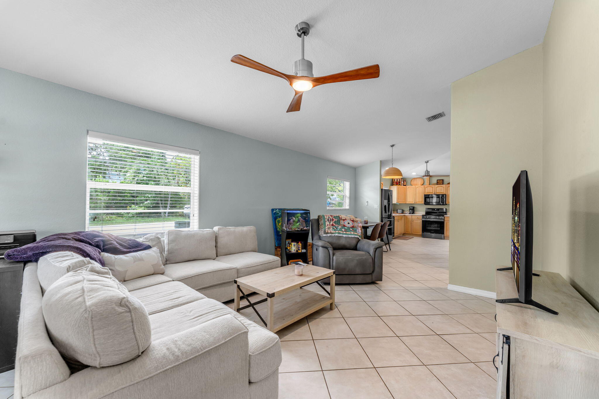 547 Plante Street Property Photo 2