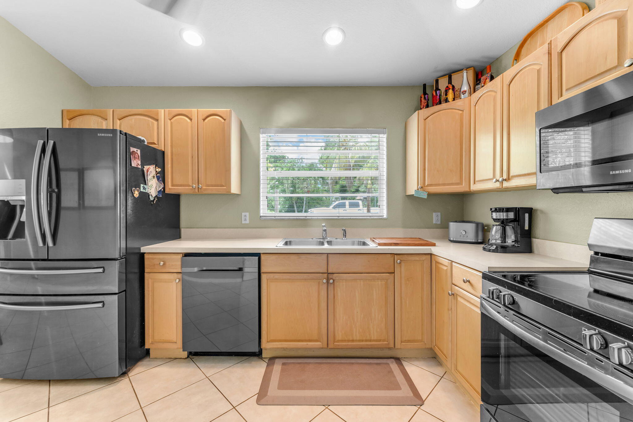 547 Plante Street Property Photo 6