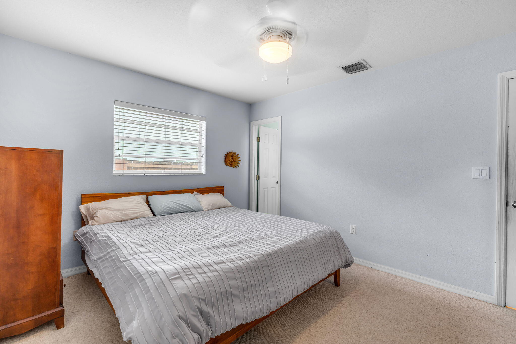 547 Plante Street Property Photo 9