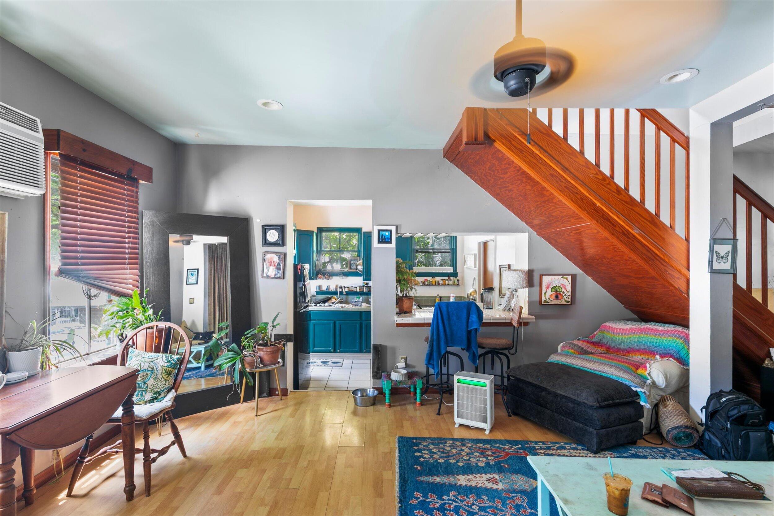 646 William Street Property Photo 2
