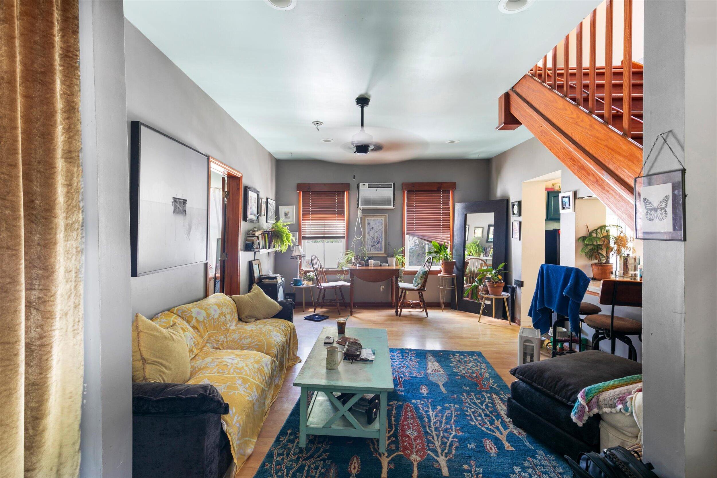 646 William Street Property Photo 3