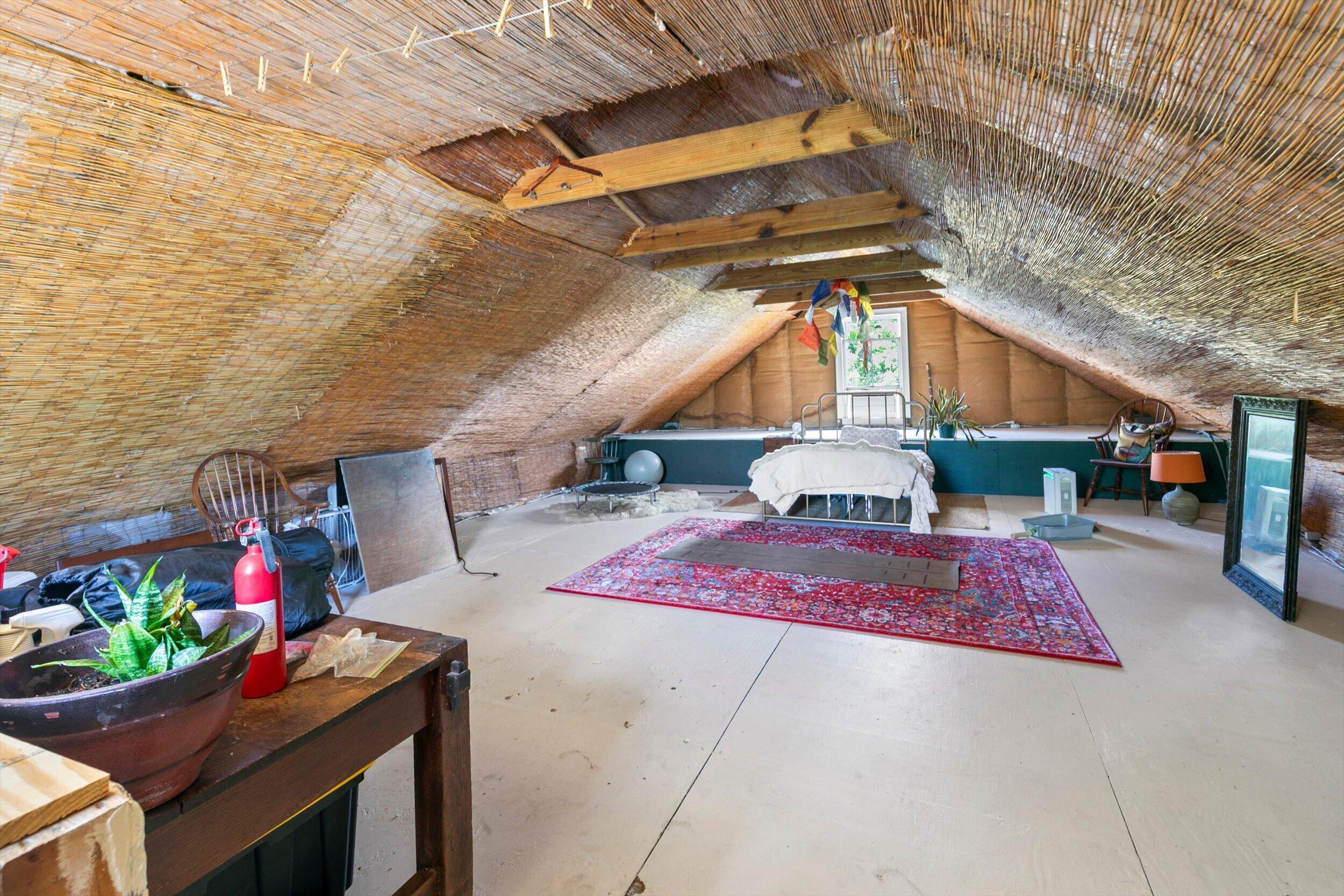 646 William Street Property Photo 12