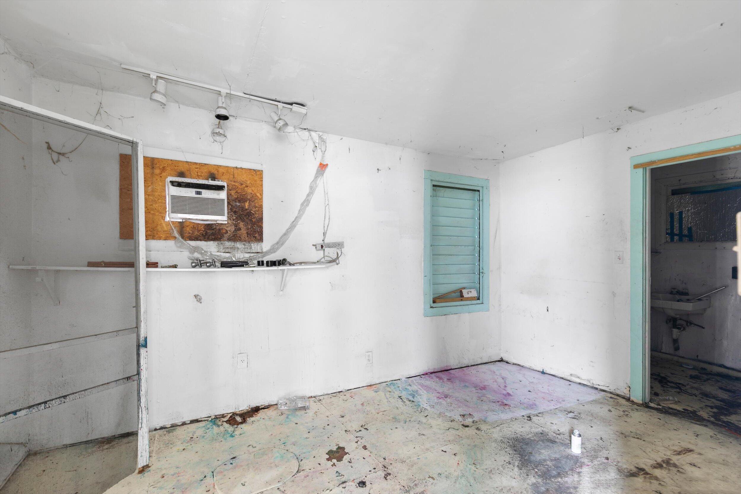 646 William Street Property Photo 24