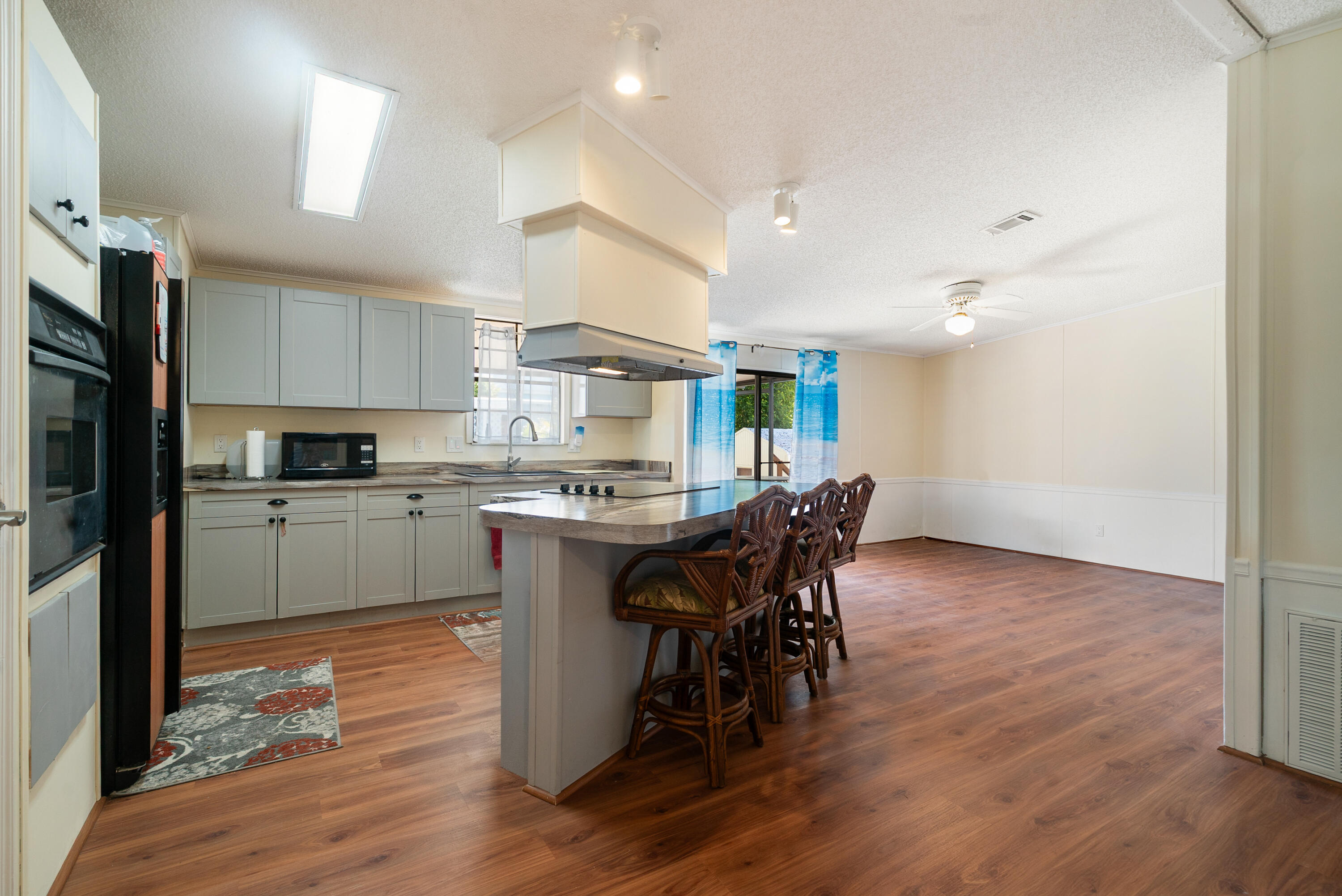 252 Oleander Drive Property Photo 4