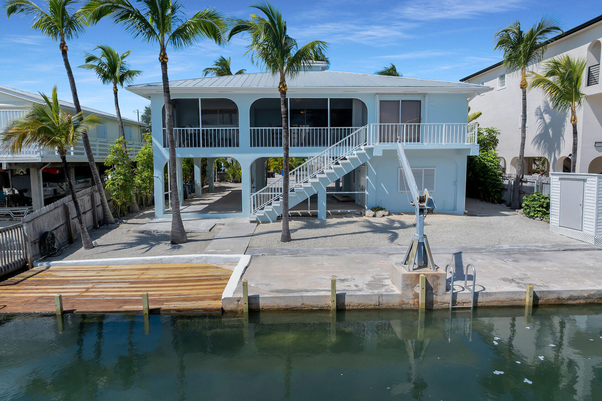 947 Gulf Drive Property Photo 1