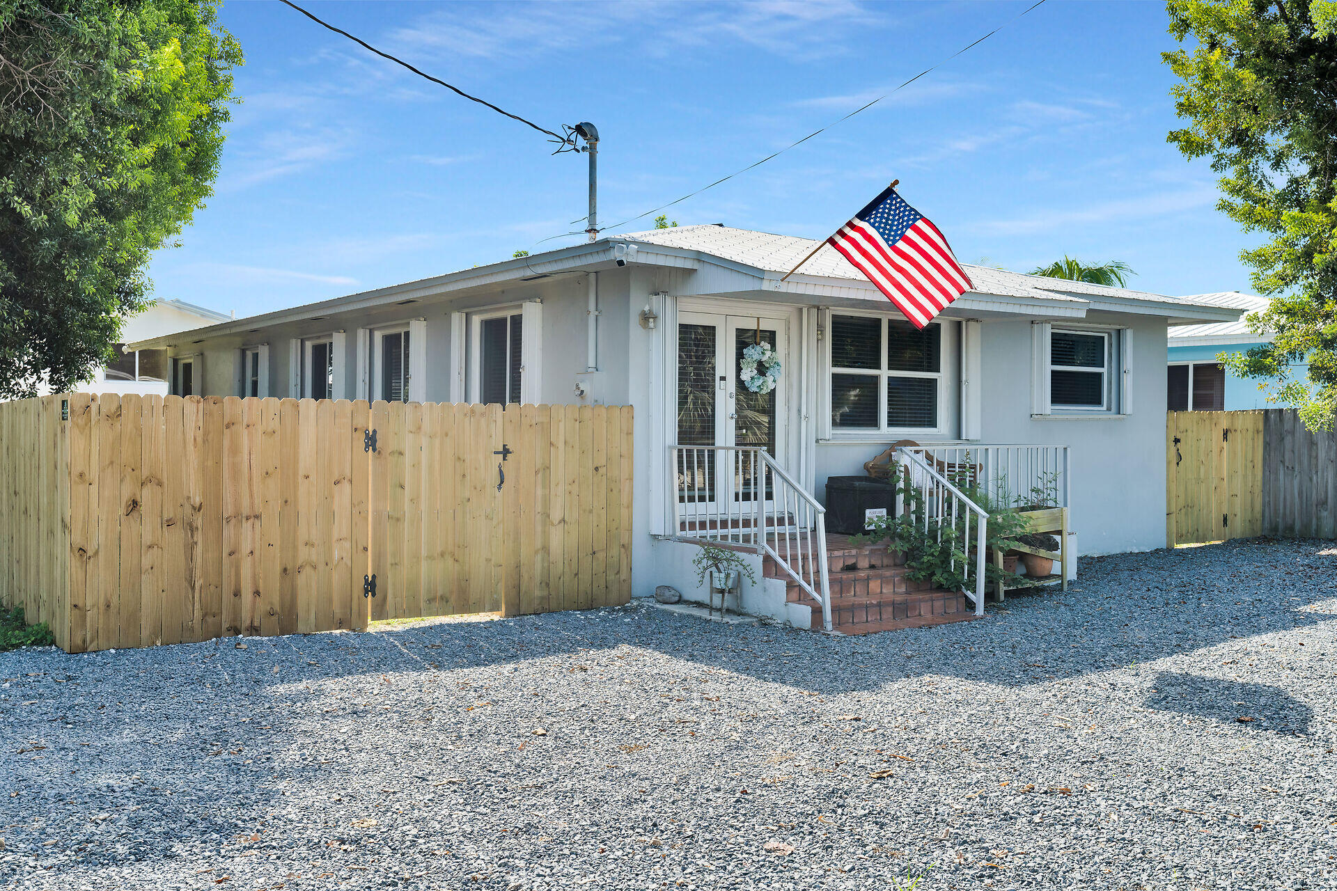 202 Hibiscus Street Property Photo 1