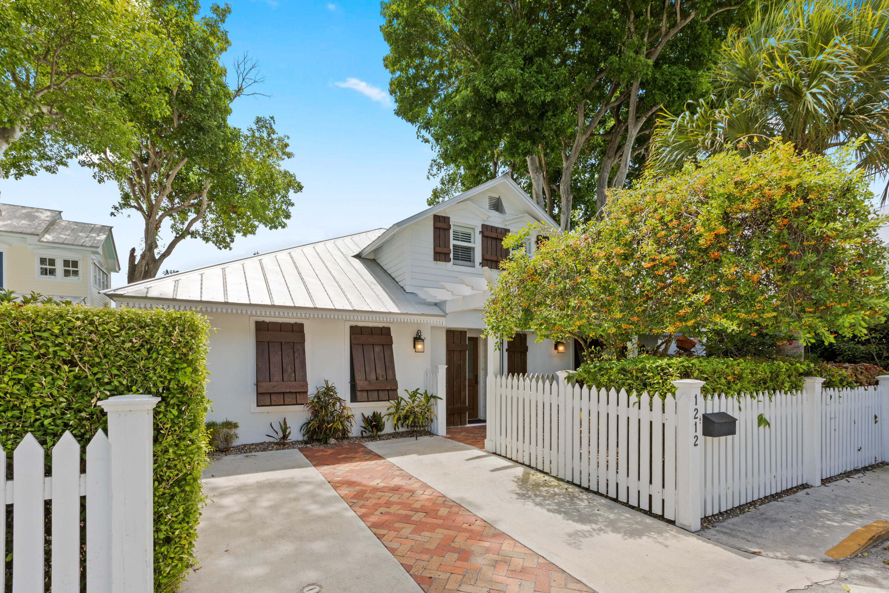 1212 Olivia Street Property Photo 1